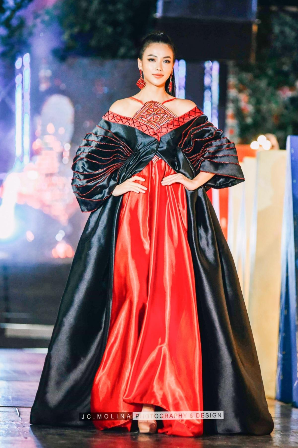 Phương Khánh catwalk thần thái giữa dàn người đẹp Miss Earth trước khi chuyển giao quyền lực Ảnh 8