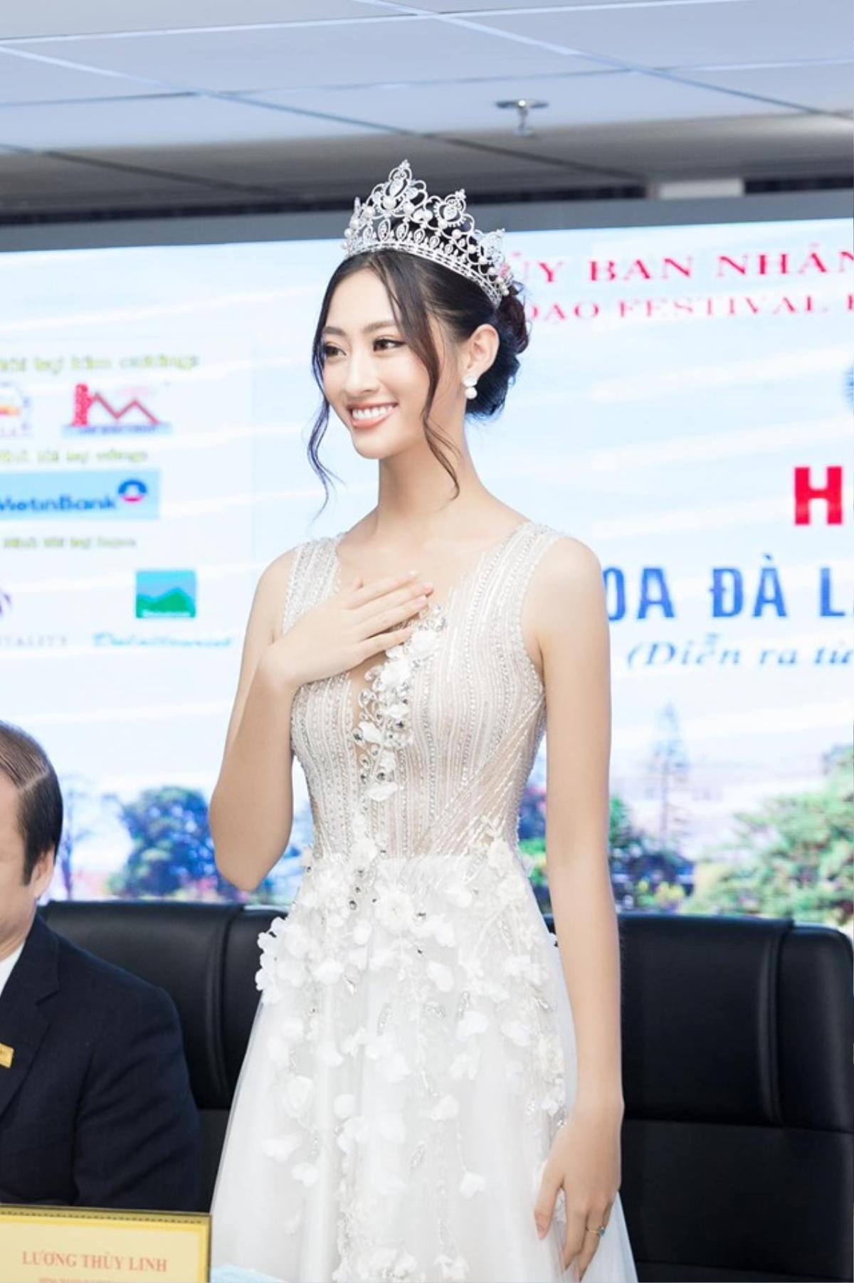 Gần ngày thi Miss World, Lương Thùy Linh đội vương miện xinh như 'nàng thơ' hớp hồn fan Ảnh 5