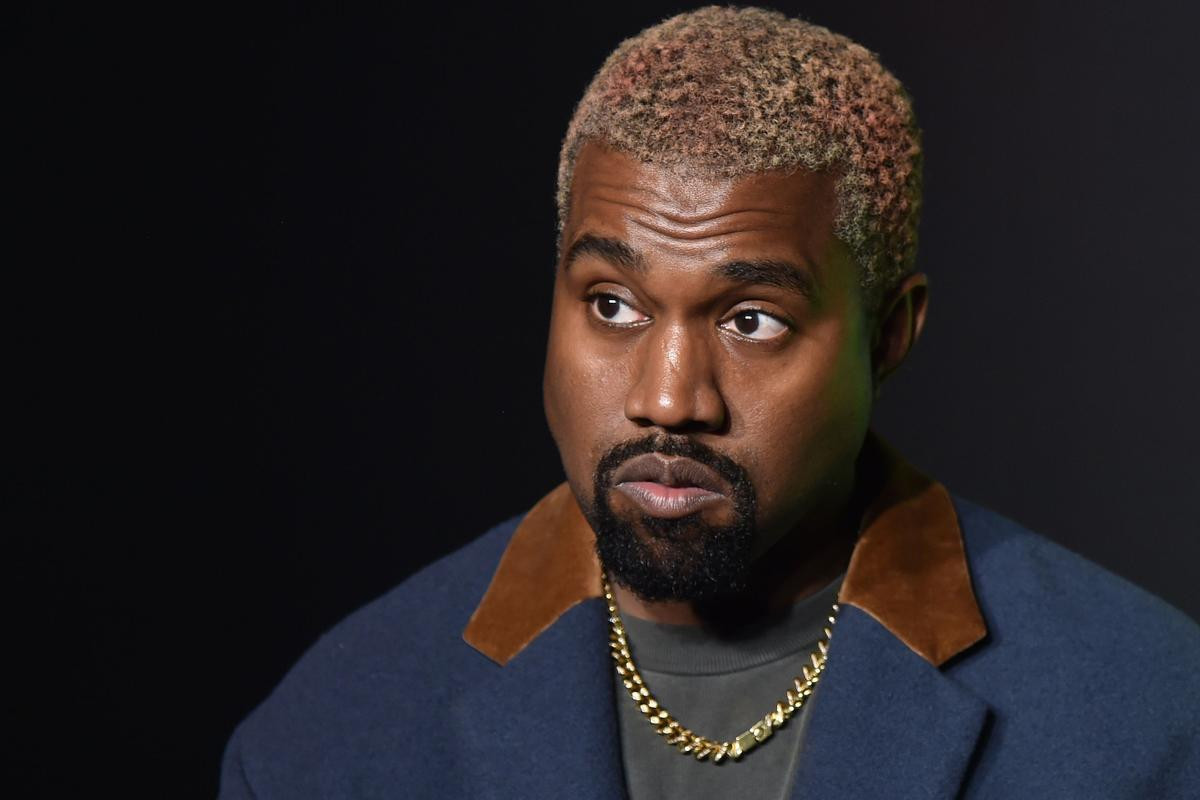 Tự nhận là nghệ sĩ vĩ đại nhất thế kỉ, Kanye West hứng chịu trận mưa 'gạch đá' không thương tiếc từ dư luận Ảnh 1