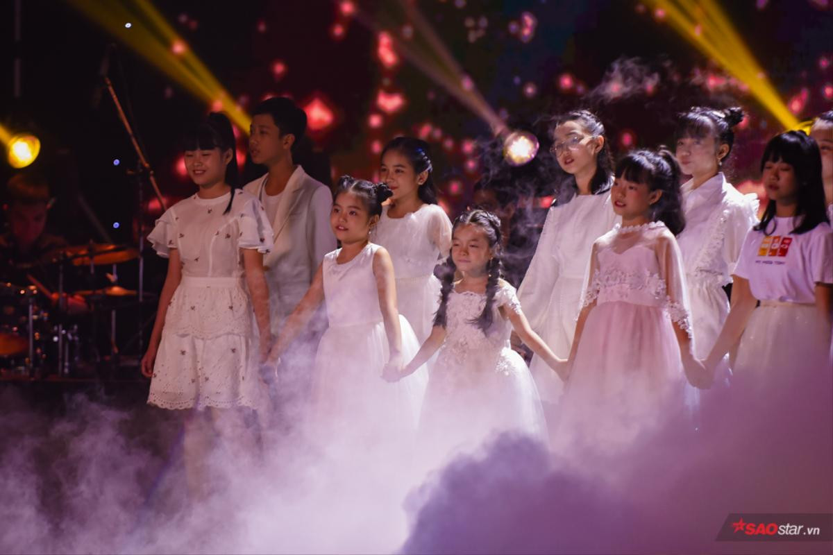 TOP 5 khoảnh khắc đẹp nhất và đầy cảm xúc làm nên đêm Chung kết - The Voice Kids 2019 hoành tráng Ảnh 7