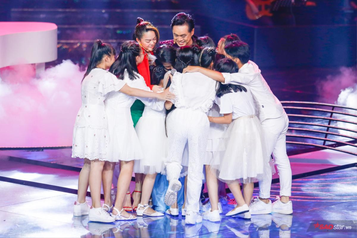 TOP 5 khoảnh khắc đẹp nhất và đầy cảm xúc làm nên đêm Chung kết - The Voice Kids 2019 hoành tráng Ảnh 9