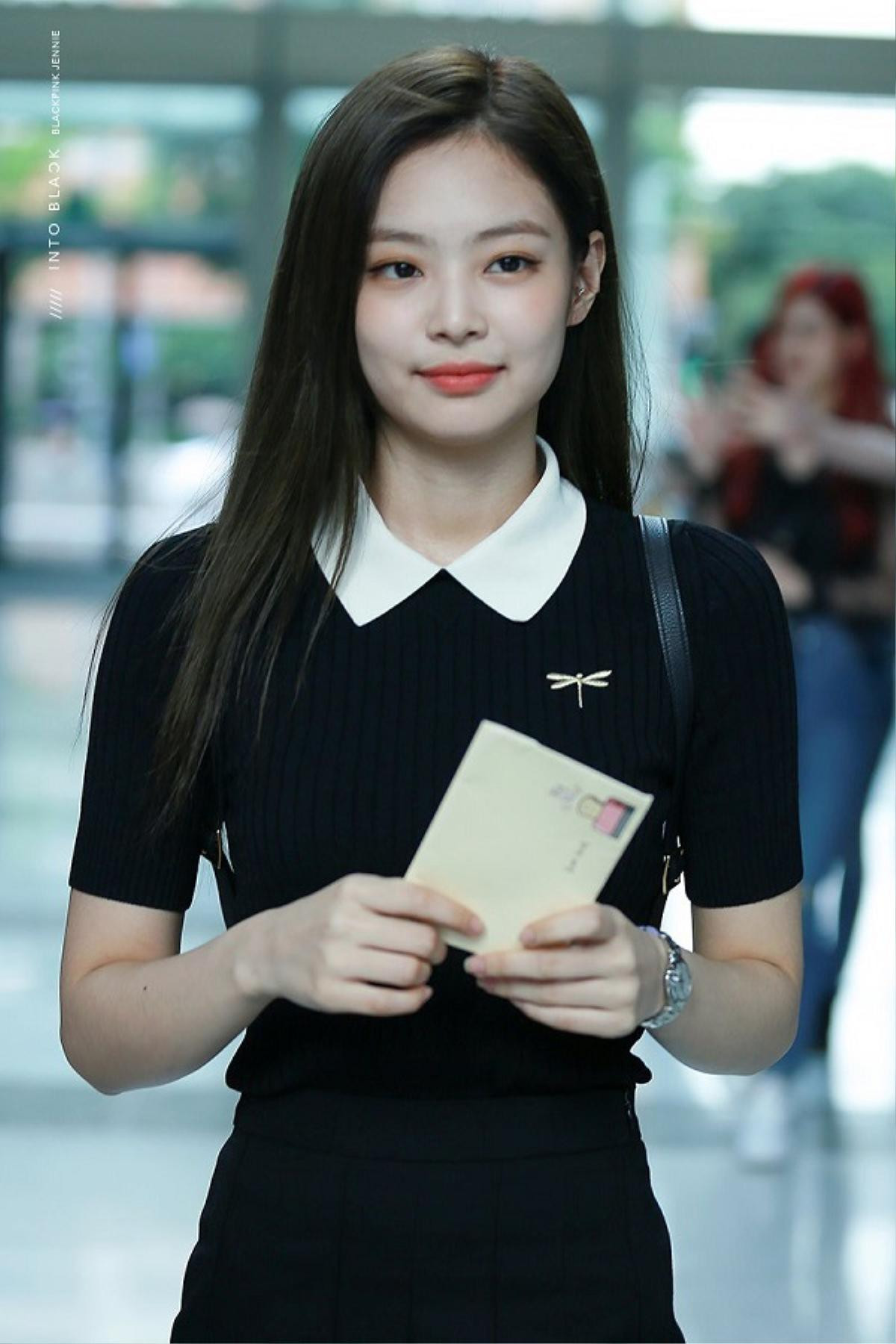 'Bùng nổ' visual tóc đen được cắt ngắn của Jennie Black Pink khiến fan thích thú Ảnh 5