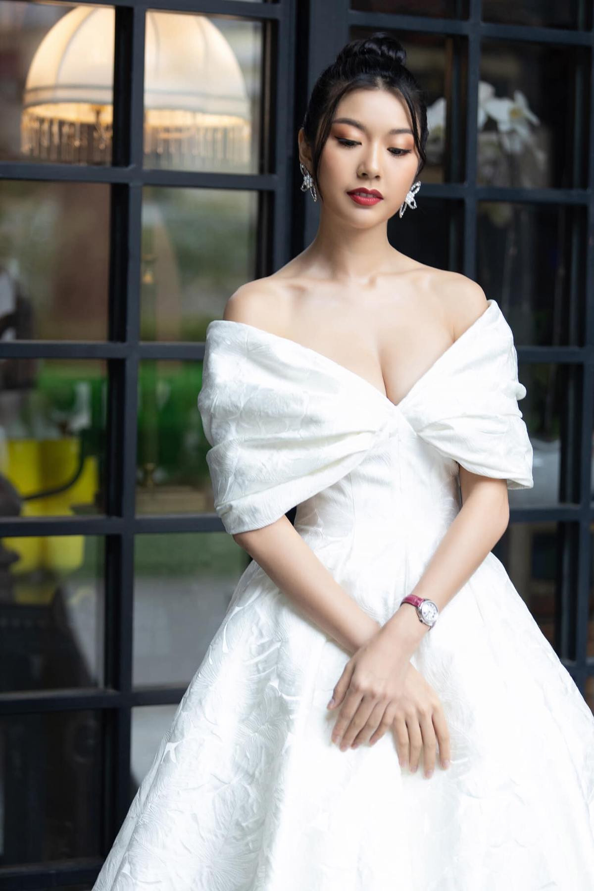 Tạm chia tay Miss Universe Vietnam, á hậu Thúy Vân khoe vẻ đẹp kiều diễm 'đốn tim' fan Ảnh 5