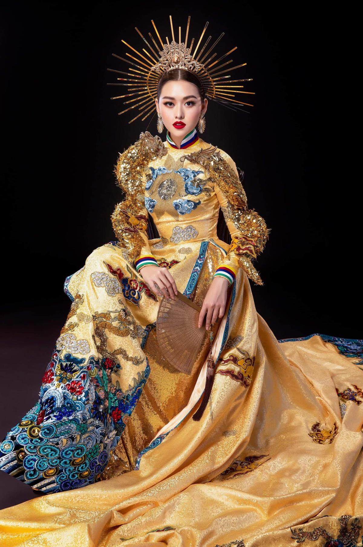 Tường San nhờ fan chọn National Costume: Rồng bay quyền lực hay phượng hoàng rực rỡ? Ảnh 2