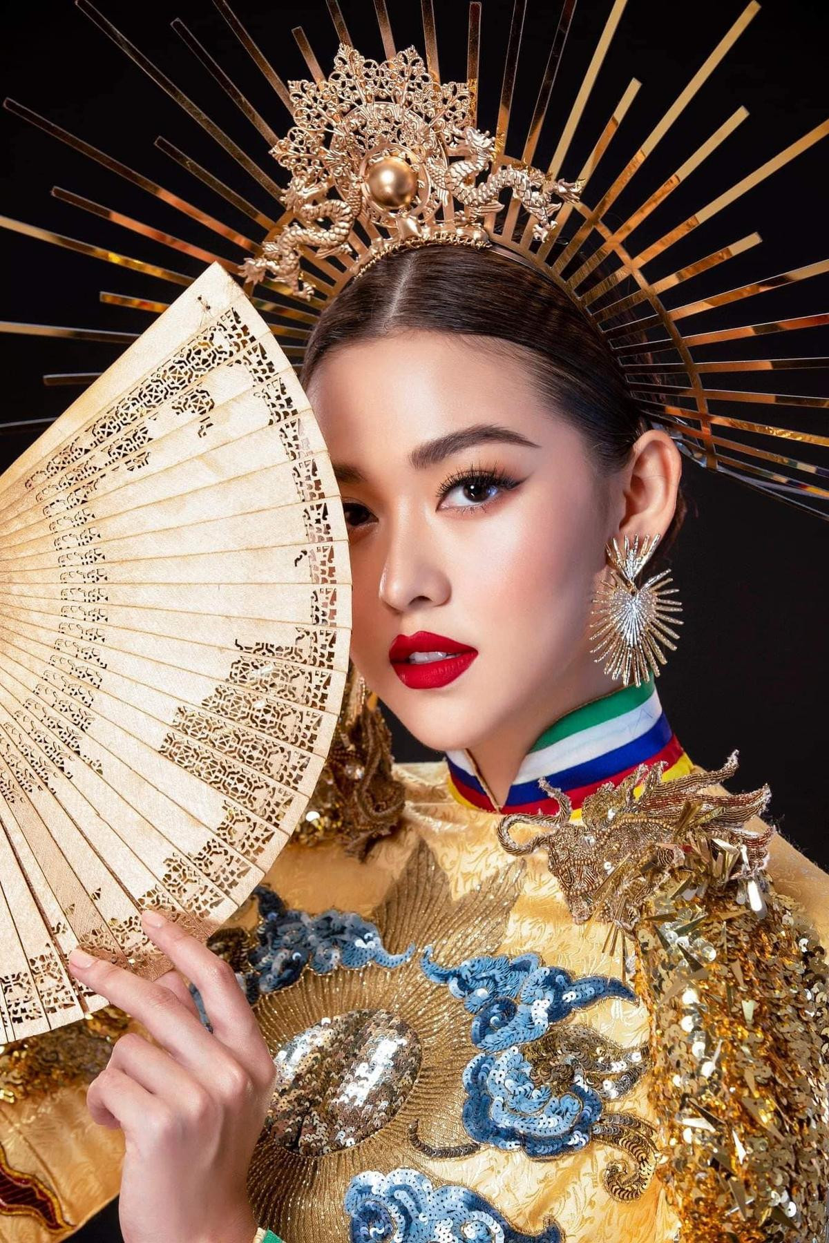 Tường San nhờ fan chọn National Costume: Rồng bay quyền lực hay phượng hoàng rực rỡ? Ảnh 6