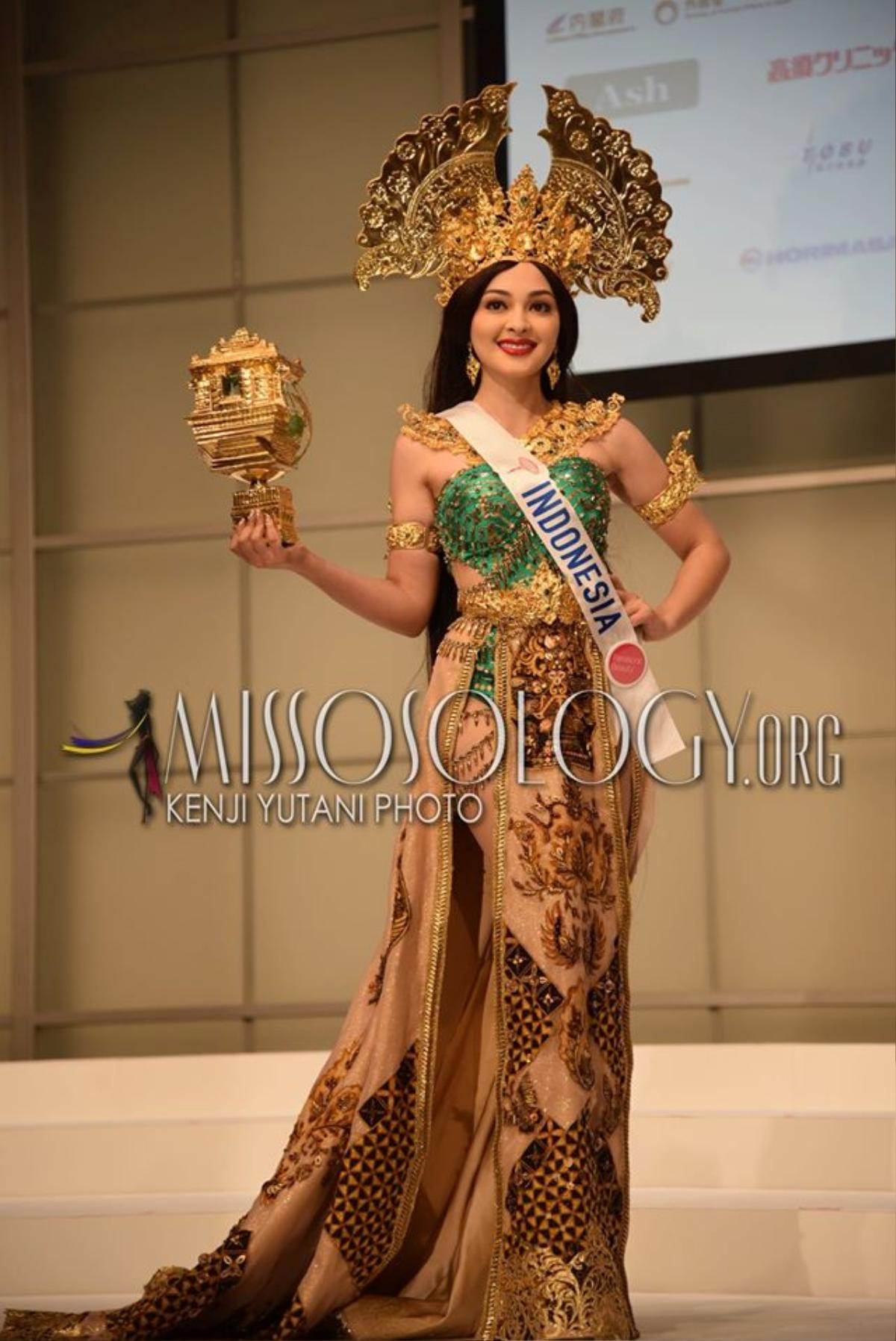 Miss International 2019: Trang phục dân tộc cực gắt của đối thủ Tường San, gây chú ý nhất là ý tưởng đụng độ 'Cò' của Hoàng Thuỳ Ảnh 19