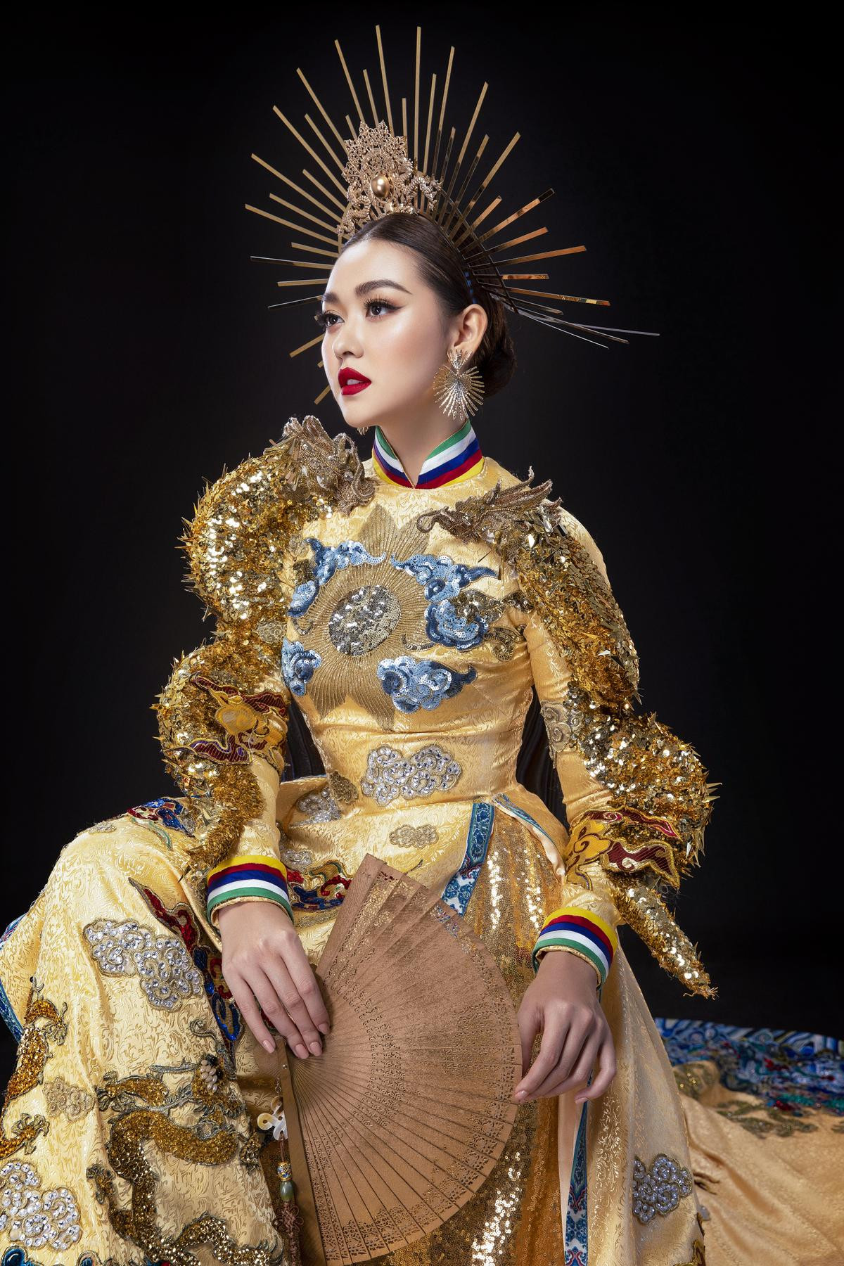 Tường San từ chối hoán đổi mấn 2 bộ National Costume: 'Mỗi trang phục dân tộc đều là kết tinh đặc biệt' Ảnh 1