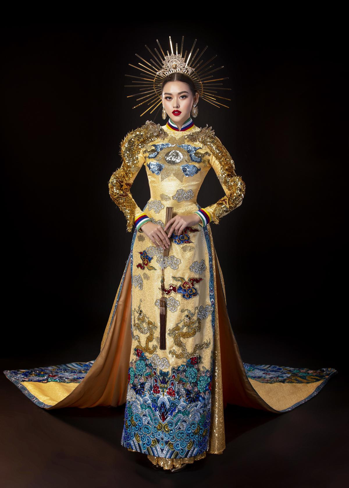 Tường San chọn National Costume Rồng chầu mặt trời, 'quét sạch sân khấu' Hoa hậu Quốc tế 2019 Ảnh 1