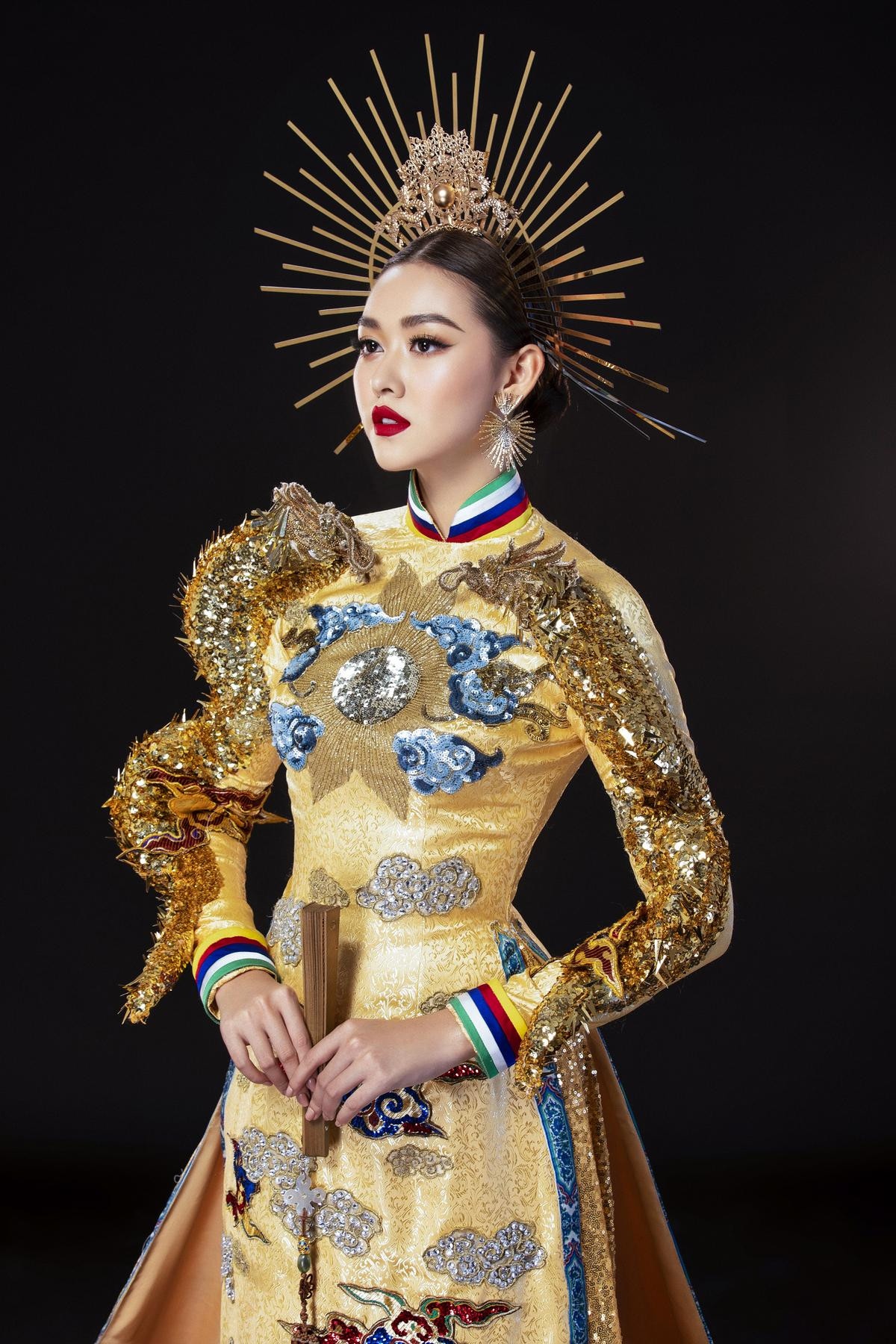 Tường San chọn National Costume Rồng chầu mặt trời, 'quét sạch sân khấu' Hoa hậu Quốc tế 2019 Ảnh 5