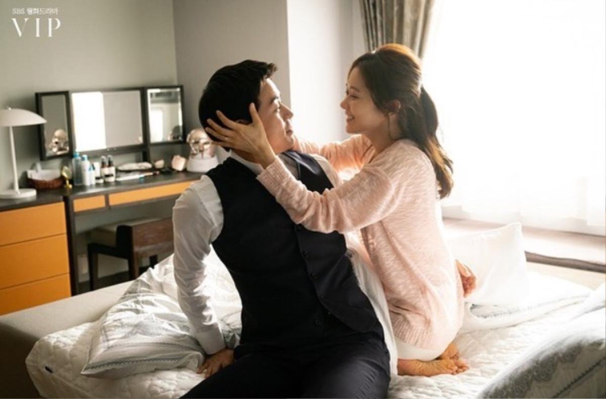 'VIP' tập 1: Hóa cô vợ ngọt ngào, Jang Nara - Lee Sang Yoon dự có cảnh nóng? Ảnh 3