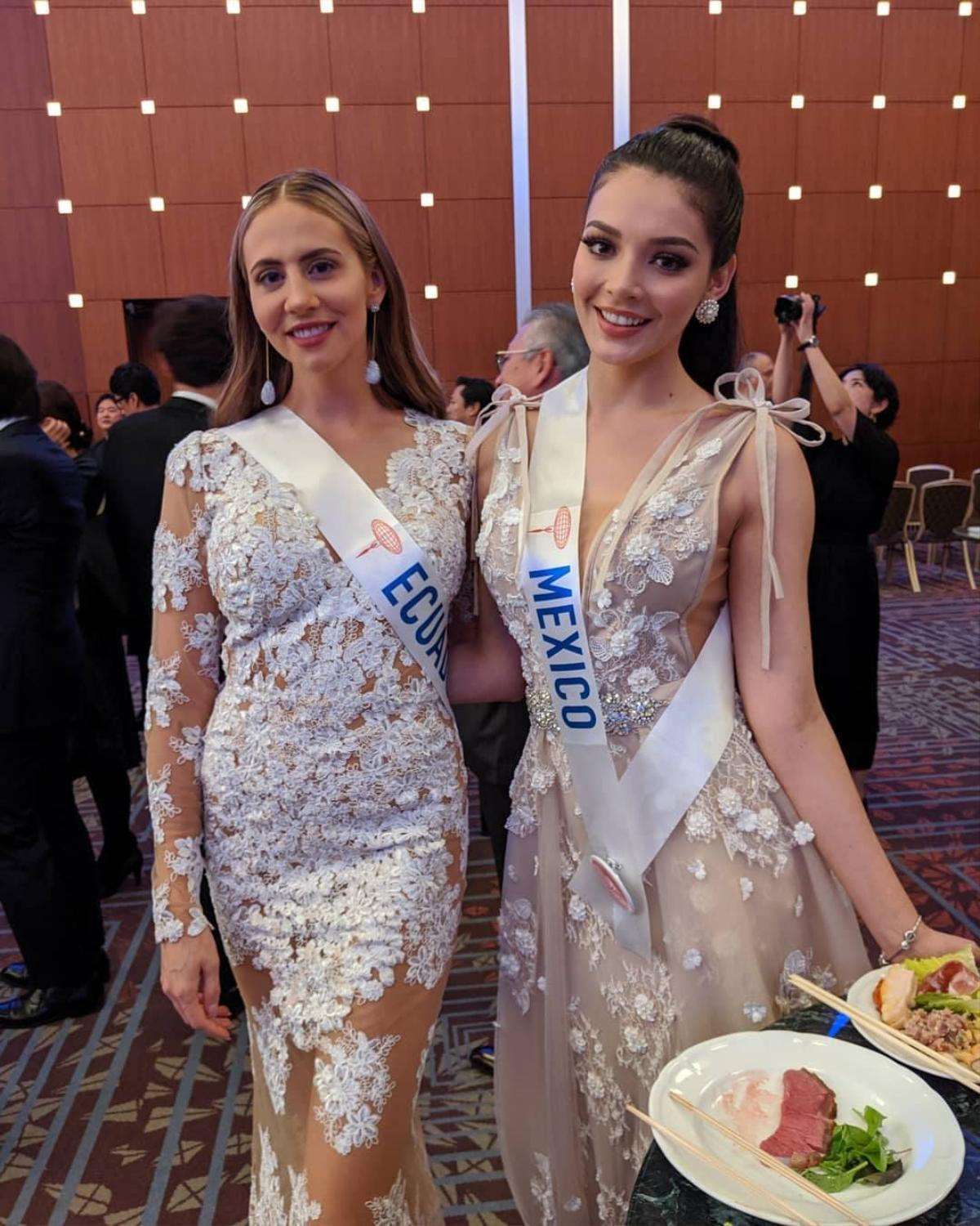 Tường San hóa công chúa 'gây thương nhớ' đọ sắc cùng Miss International 2018 - Mariem Velazco Ảnh 8