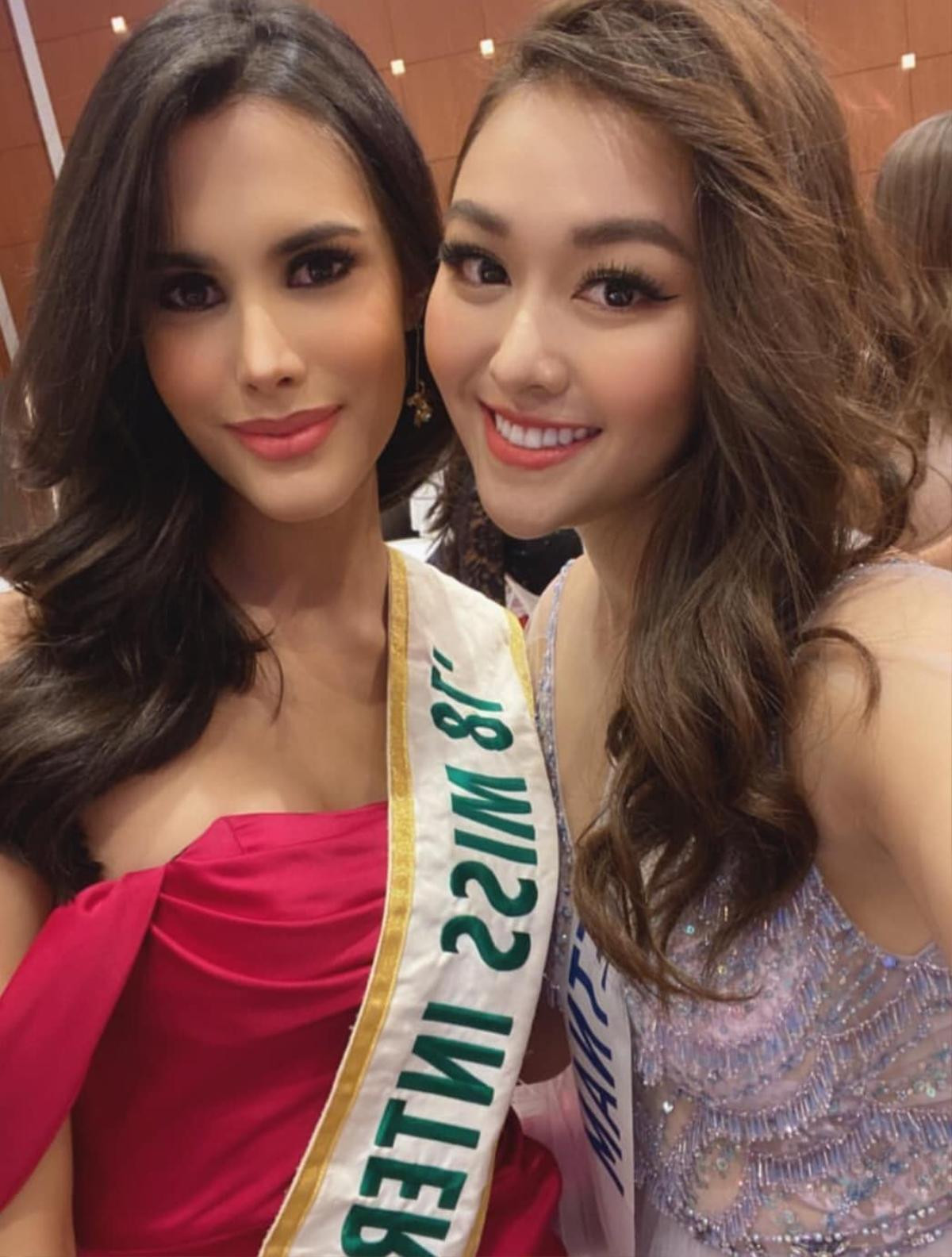 Tường San hóa công chúa 'gây thương nhớ' đọ sắc cùng Miss International 2018 - Mariem Velazco Ảnh 1