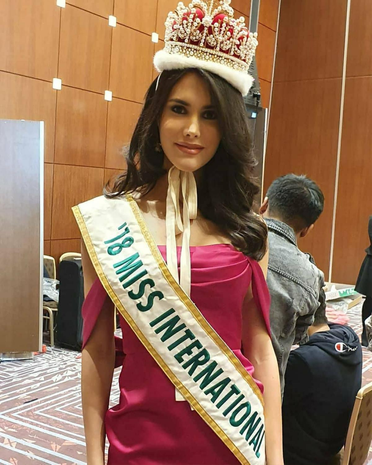 Tường San hóa công chúa 'gây thương nhớ' đọ sắc cùng Miss International 2018 - Mariem Velazco Ảnh 4