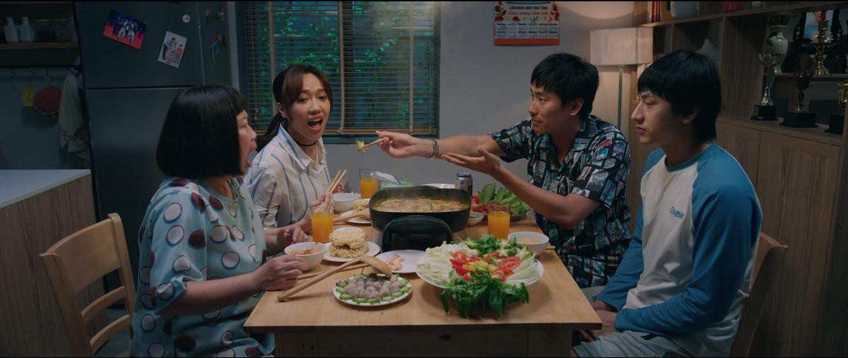 Vừa ra tù đã đòi bán nhà, Kiều Minh Tuấn bị Isaac vật sấp mặt trong trailer 'Anh trai yêu quái' Ảnh 22