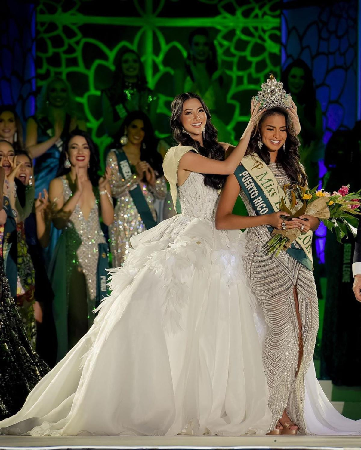 Diện váy phát sáng cầu kỳ, Phương Khánh có màn trao vương miện đẹp ‘nhất nhì’ Miss Earth Ảnh 2