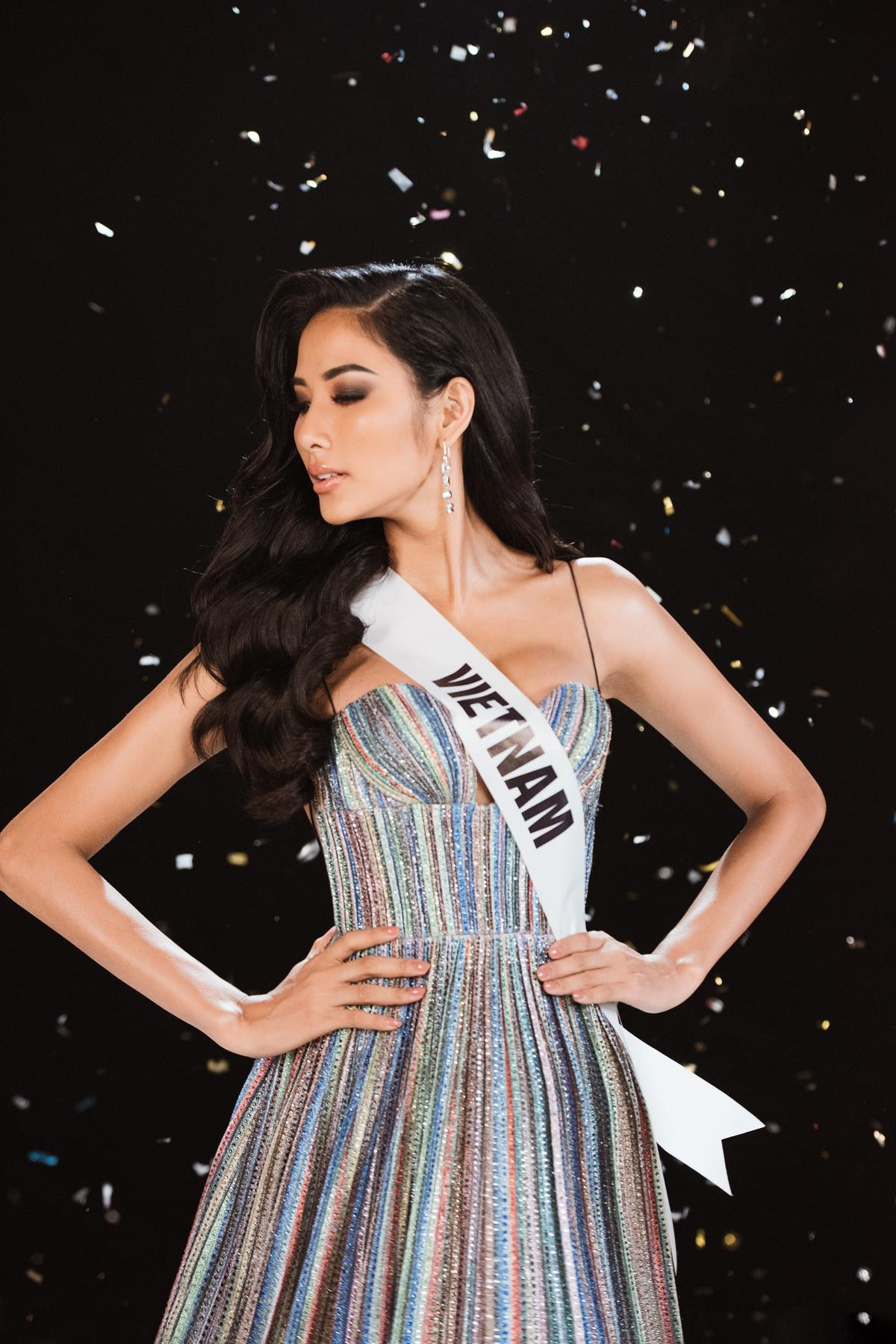 Hoàng Thùy khoe vẻ đẹp sắc sảo, tự hào hô vang 'Việt Nam' sẵn sàng oanh tạc Miss Universe 2019 Ảnh 6