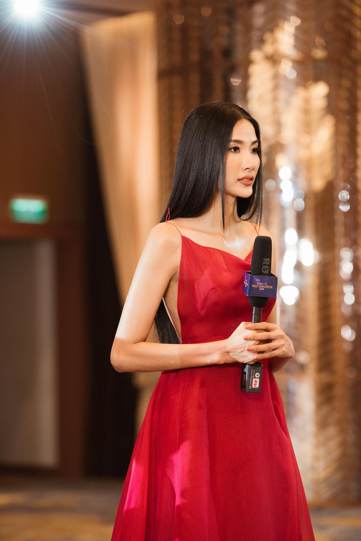 Xả vai Mentor, Hoàng Thùy luyện thi Miss Universe, 'catwalk gãy' khiến Võ Hoàng Yến chê thẳng mặt? Ảnh 2