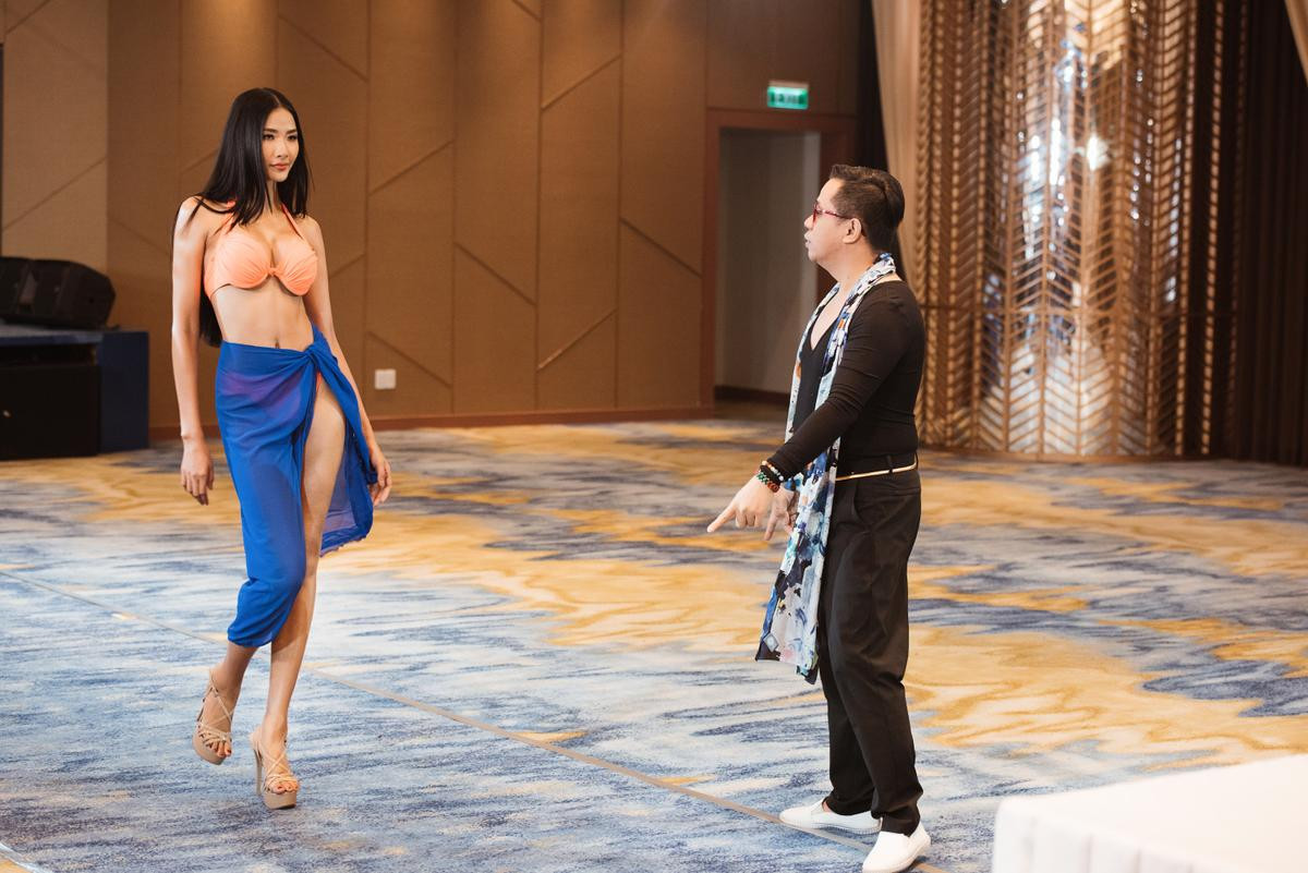 Xả vai Mentor, Hoàng Thùy luyện thi Miss Universe, 'catwalk gãy' khiến Võ Hoàng Yến chê thẳng mặt? Ảnh 5