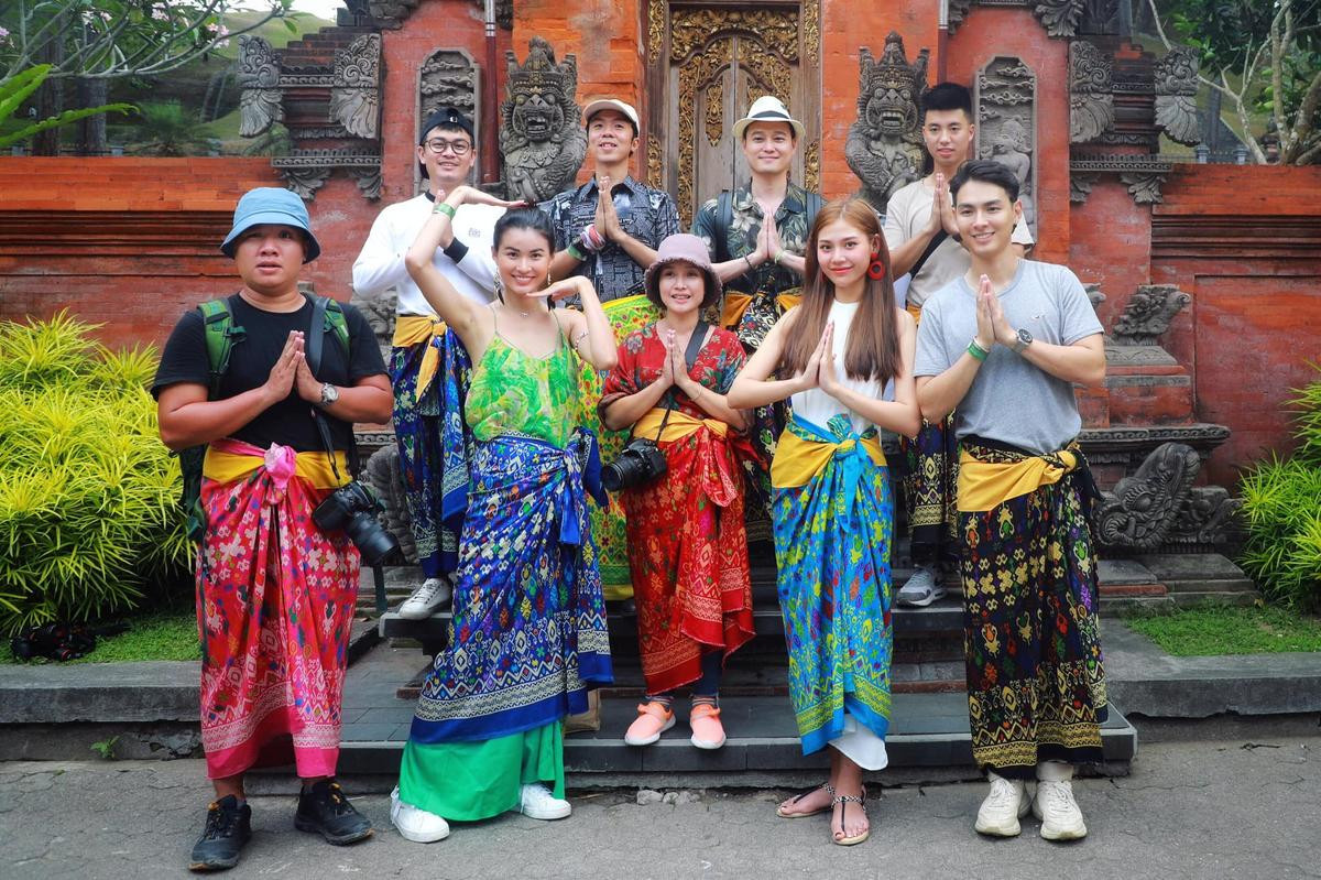 Chúng Huyền Thanh - Jay Quân hôn nhau nồng nàn ở Bali Ảnh 3