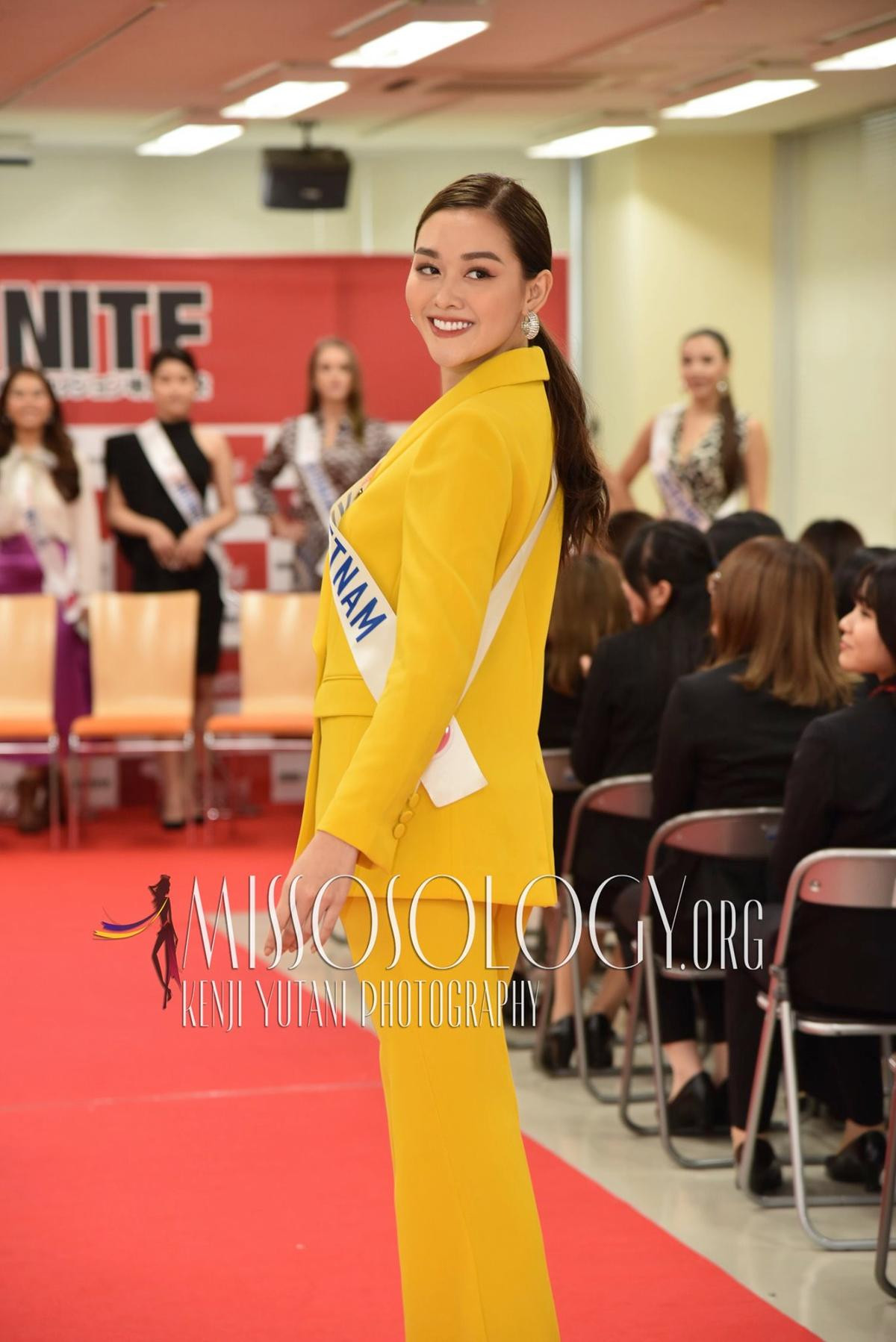 Tường San rạng rỡ, bất ngờ làm 'mentor' hướng dẫn nữ sinh Nhật Bản catwalk tại Miss International 2019 Ảnh 7