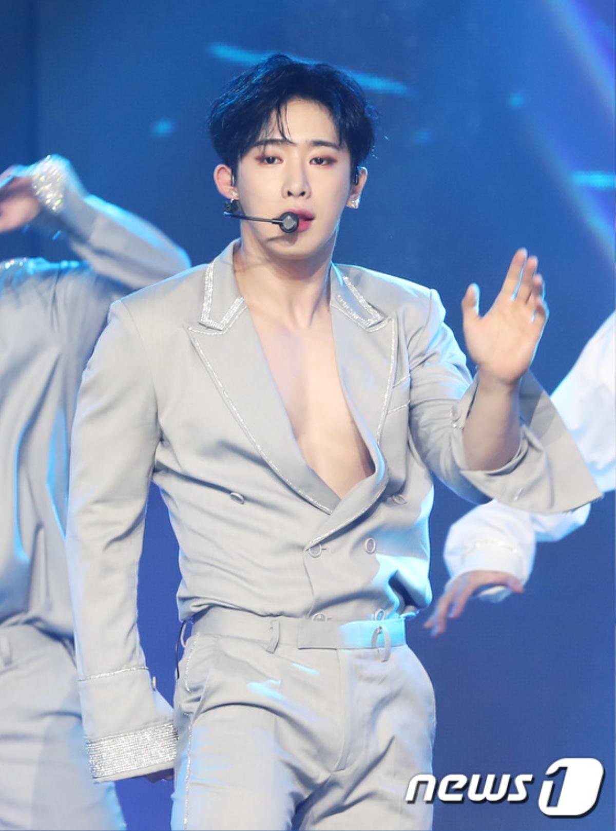 Sau khi bị vạch trần loạt bê bối đời tư, Wonho chính thức rời Monsta X Ảnh 2