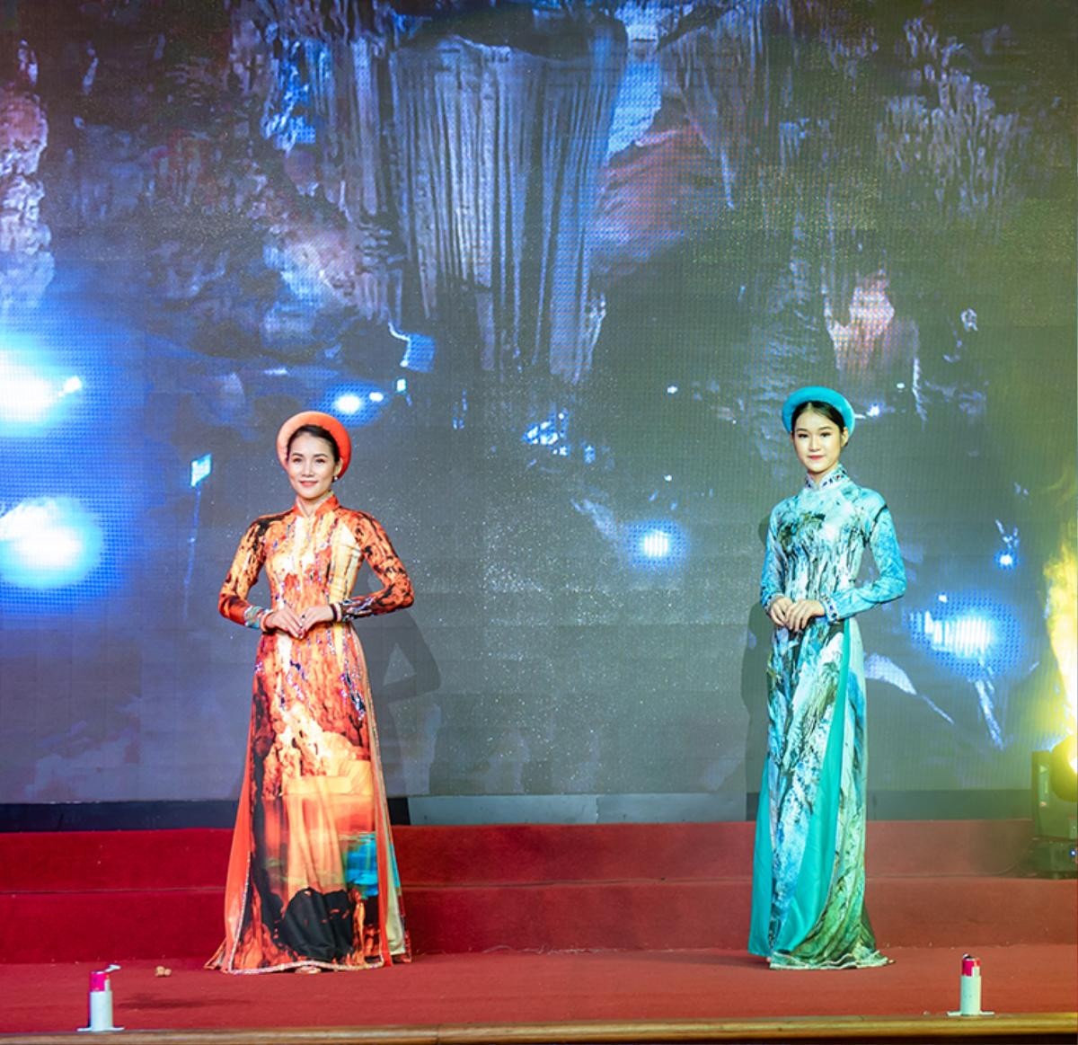 Miss Grand International Việt Nam 2015 Nguyễn Lệ Quyên diễn áo dài xuất thần như 'lên đồng' Ảnh 12