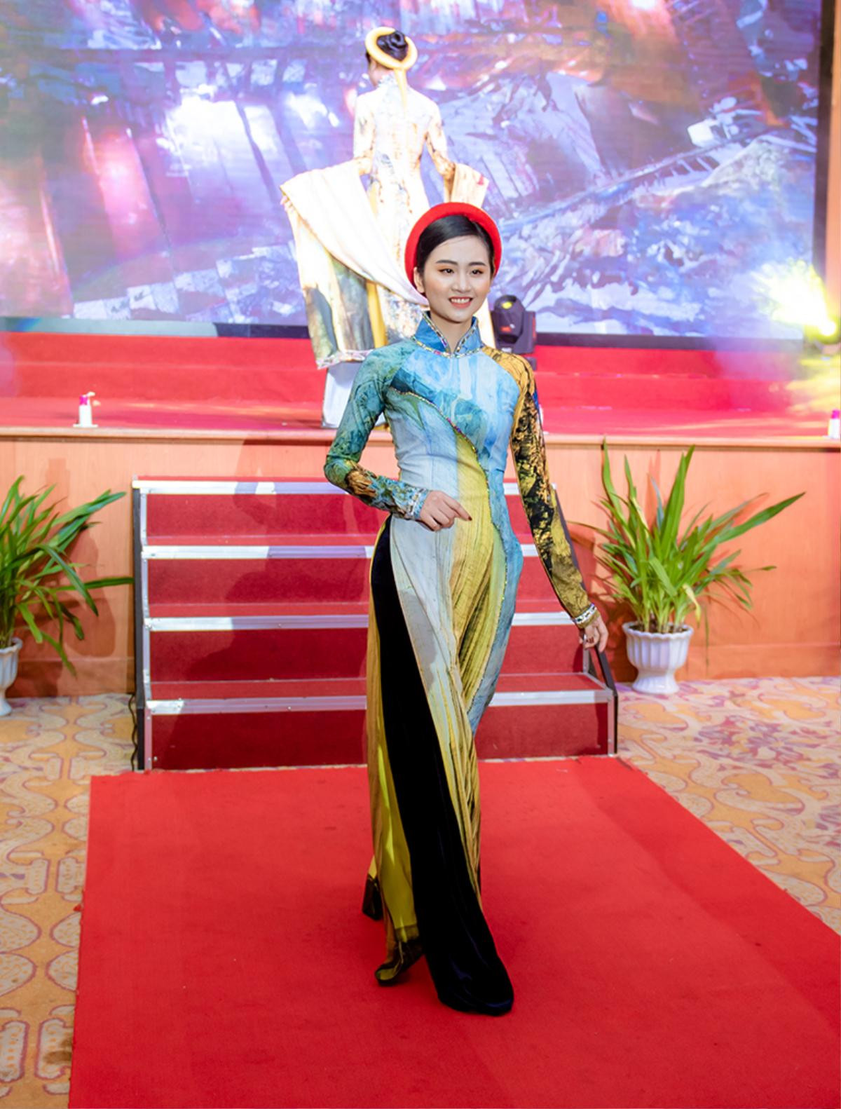 Miss Grand International Việt Nam 2015 Nguyễn Lệ Quyên diễn áo dài xuất thần như 'lên đồng' Ảnh 13