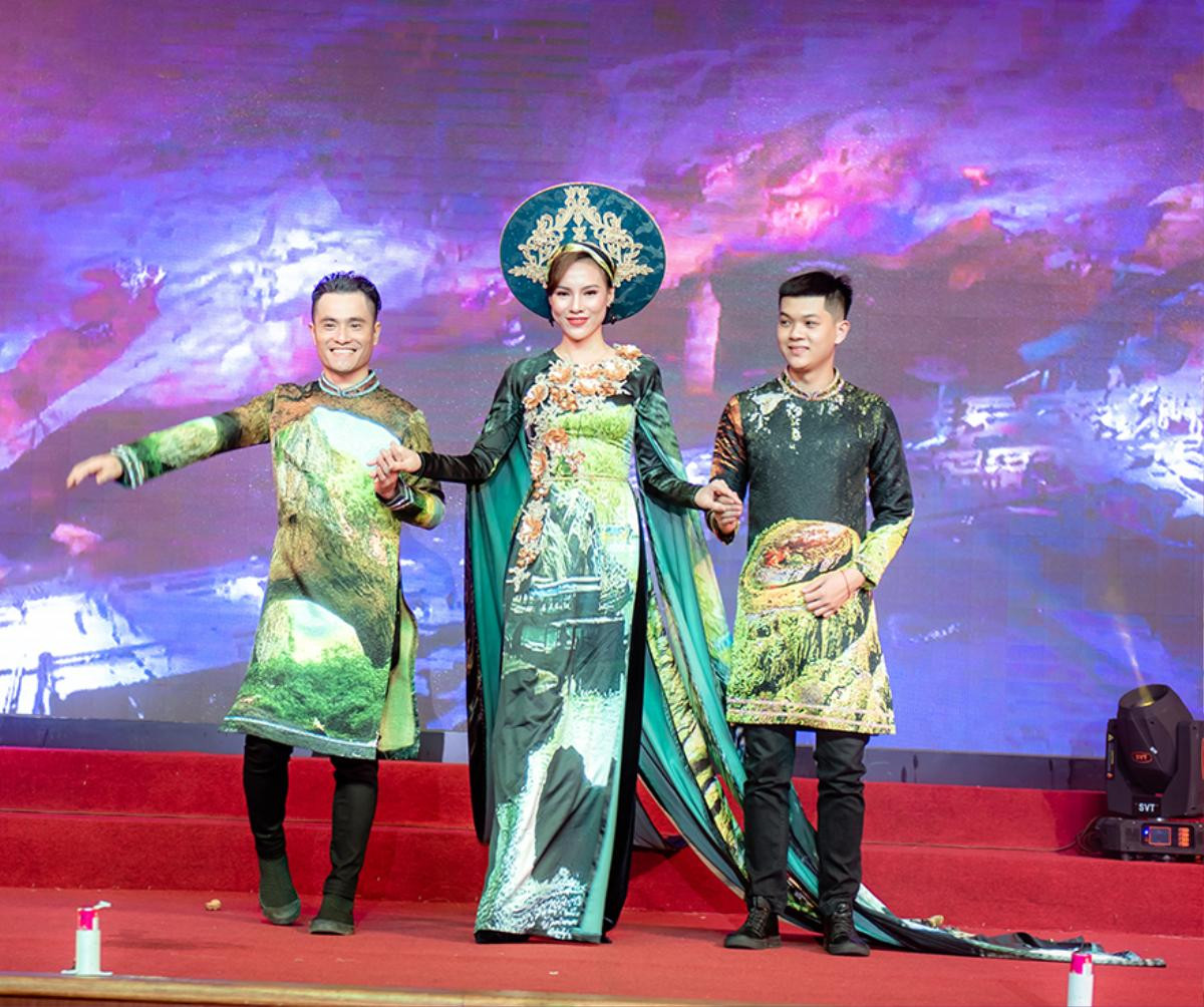 Miss Grand International Việt Nam 2015 Nguyễn Lệ Quyên diễn áo dài xuất thần như 'lên đồng' Ảnh 16