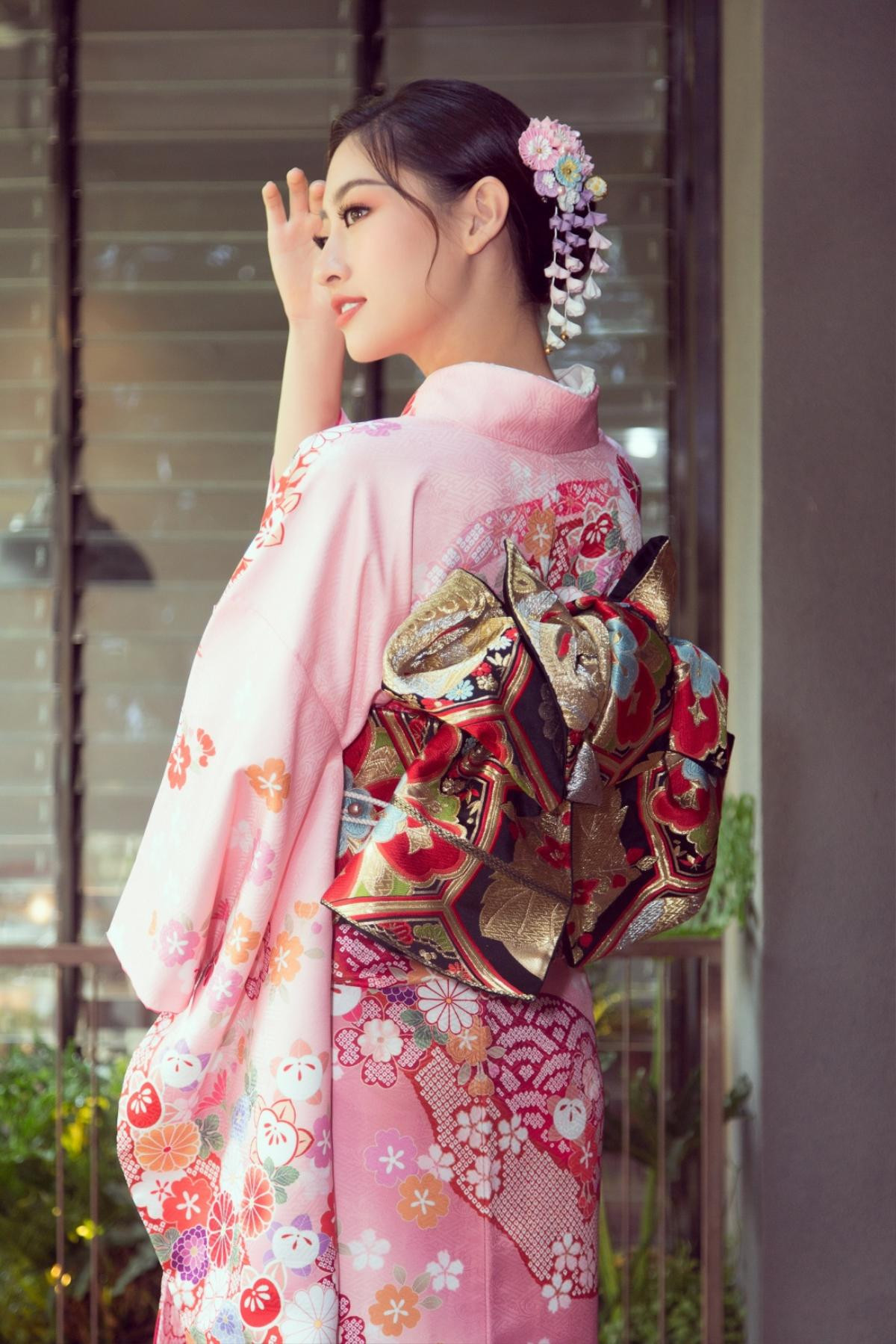 Cùng diện Kimono, Lương Thùy Linh chúc Tường San giành vương miện Hoa hậu Quốc tế 2019 Ảnh 8