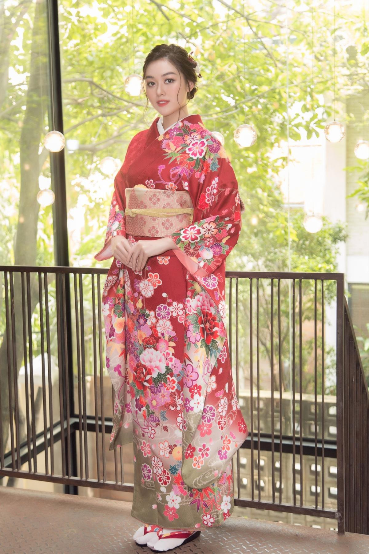 Cùng diện Kimono, Lương Thùy Linh chúc Tường San giành vương miện Hoa hậu Quốc tế 2019 Ảnh 7