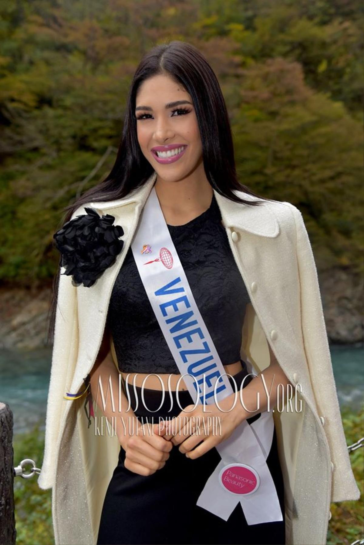 'Bản sao' Hoàng Thùy - Lâm Khánh Chi khiến cục diện của Miss International 2019 xoay chuyển, fan lo lắng cho Tường San Ảnh 7