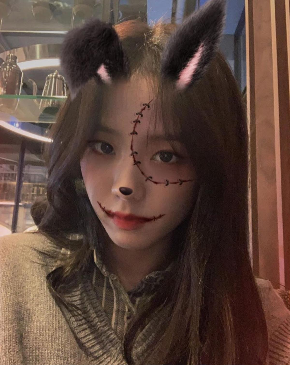 Jisoo khoe ảnh 'ăn chơi' đêm Halloween Ảnh 6