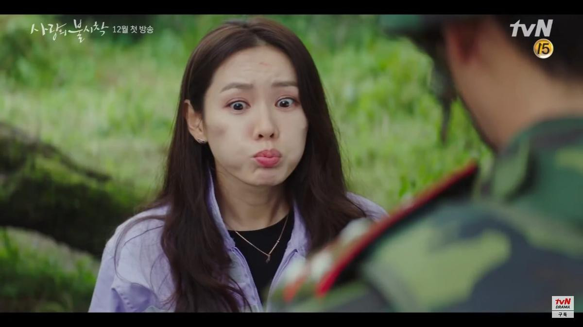 'Crash Landing on You': Son Ye Jin rơi thẳng vào người Hyun Bin và cái kết bất ngờ Ảnh 13