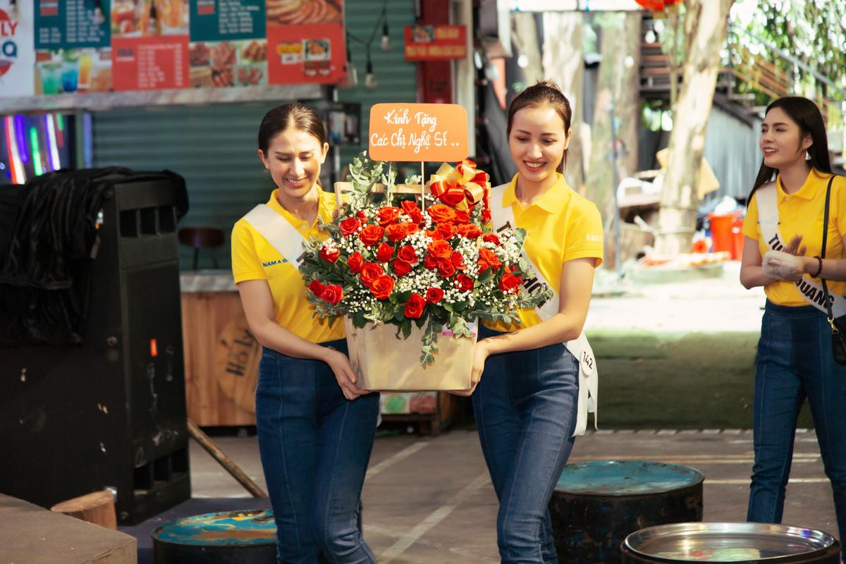 'Host' Miss Universe Vietnam 2019 Hoàng Thùy đẹp quyền lực, bất ngờ 'đụng độ' Hương Giang vì ủng hộ Diana Nguyễn Ảnh 3