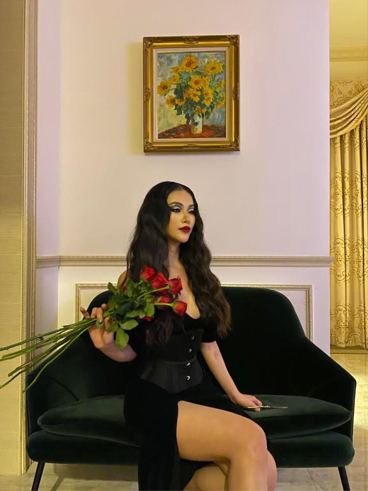 Hết nhiệm kỳ Miss Earth, Phương Khánh hóa trang ma mị nhưng không quên nịt eo siêu nhỏ Ảnh 6