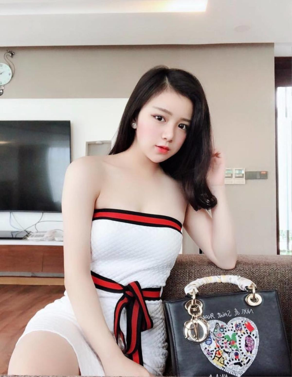 'Hotgirl ngủ gật' Nhã Tiên: Từ nữ sinh 'vạn người yêu' đến cô nàng 'khoe thân' phản cảm đầy tai tiếng Ảnh 6