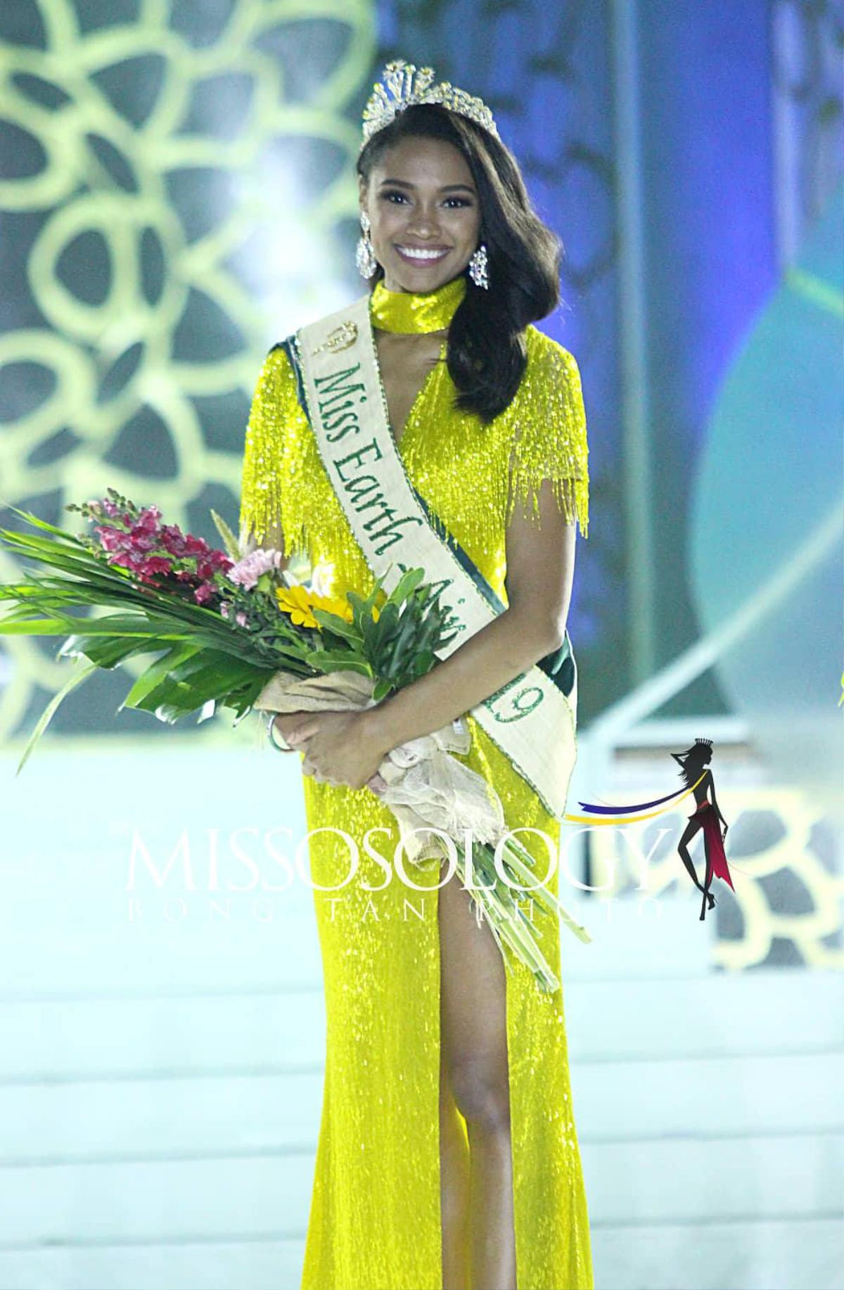 Miss Earth Air 2019 thừa nhận được truyền cảm hứng từ H'Hen Niê cùng chiếc váy vàng 'huyền thoại' Ảnh 1