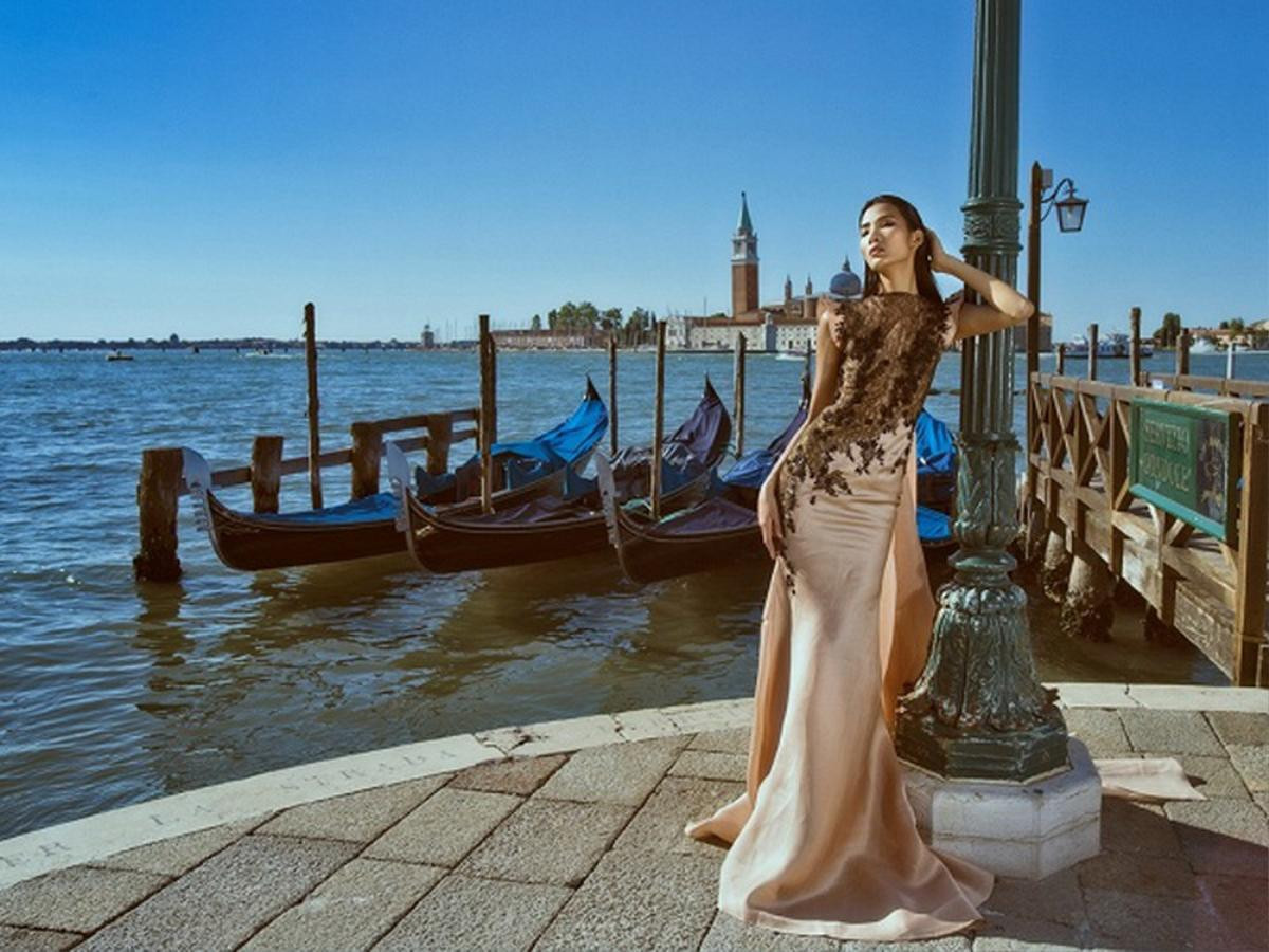 Hoàng Thùy kết hợp cùng NTK Hoàng Hải: 10 ngày lộng lẫy áo váy 'càn quét' Miss Universe 2019? Ảnh 6