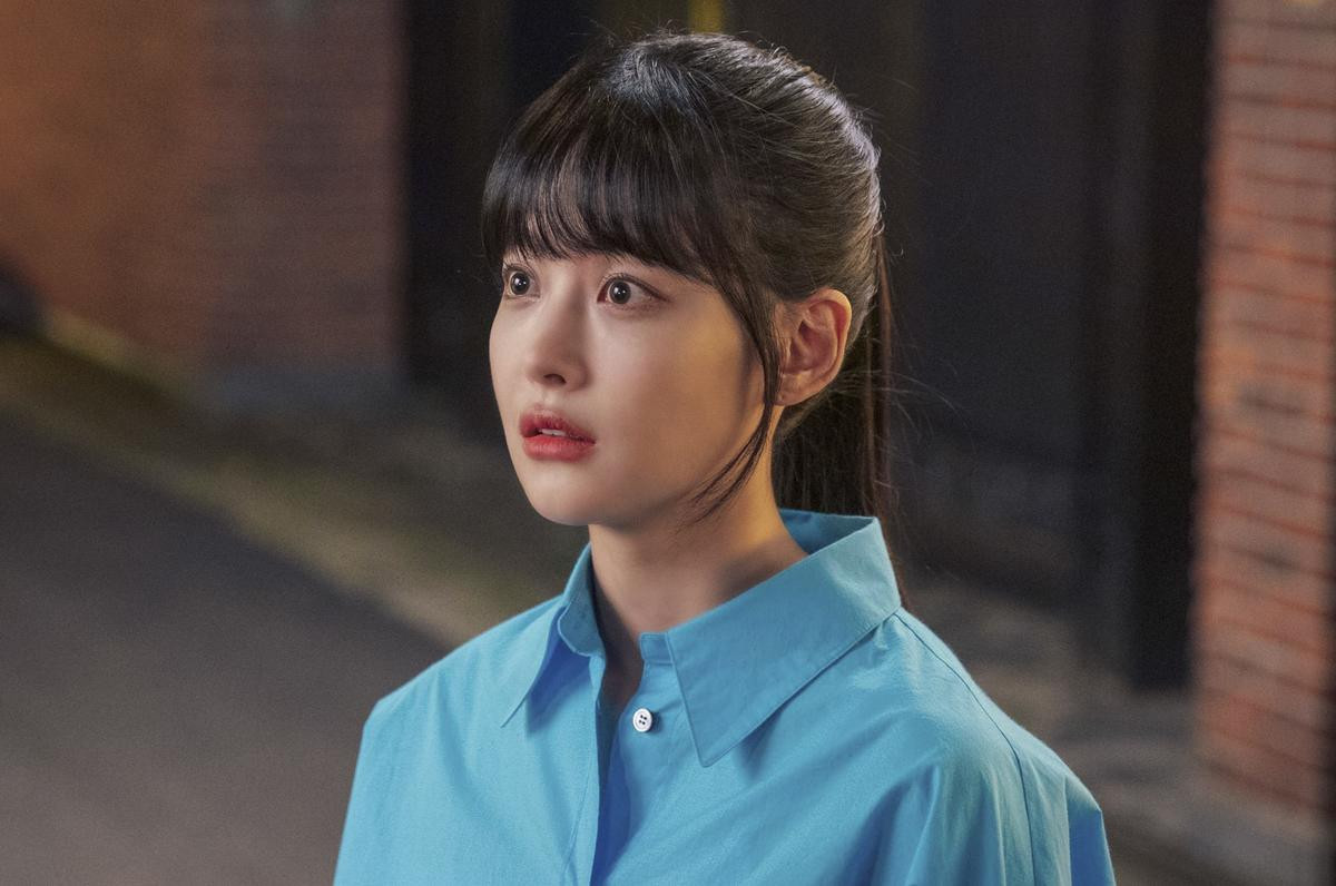 Phim 'People With Flaws' tung poster đầu tiên: Oh Yeon Seo 'mắt chữ A mồm chữ O' khi bị Ahn Jae Hyun hét vào mặt Ảnh 3