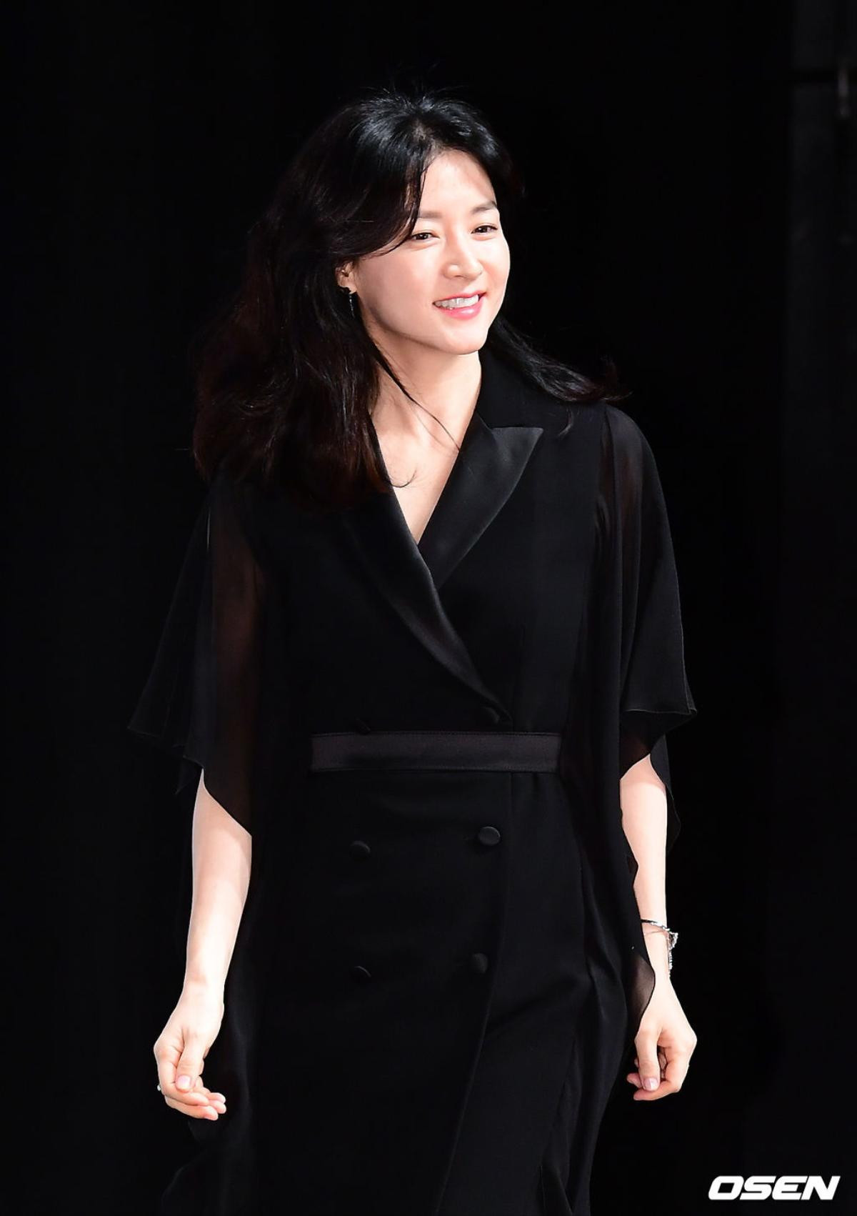 Lee Young Ae trẻ như gái đôi mươi dù sắp bước sang tuổi 50, Knet: 'Đẹp hơn idol 19 - 20 tuổi' Ảnh 8