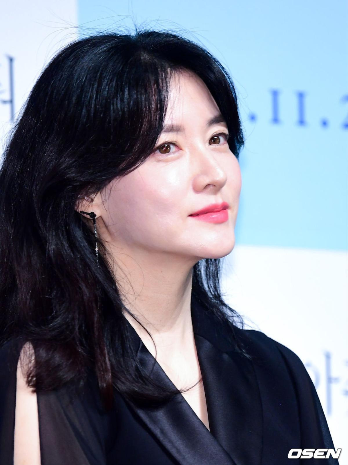 Lee Young Ae trẻ như gái đôi mươi dù sắp bước sang tuổi 50, Knet: 'Đẹp hơn idol 19 - 20 tuổi' Ảnh 9