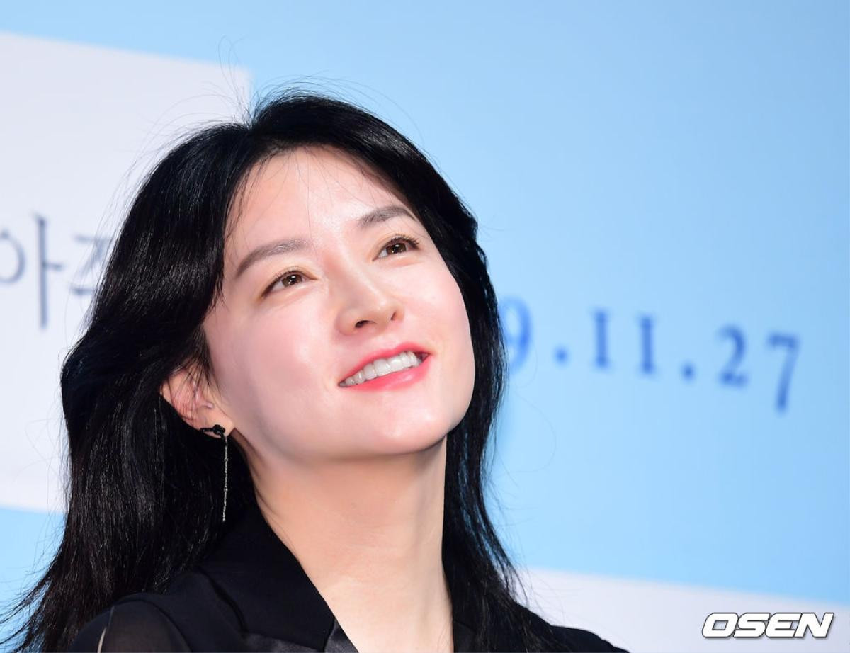 Lee Young Ae trẻ như gái đôi mươi dù sắp bước sang tuổi 50, Knet: 'Đẹp hơn idol 19 - 20 tuổi' Ảnh 11