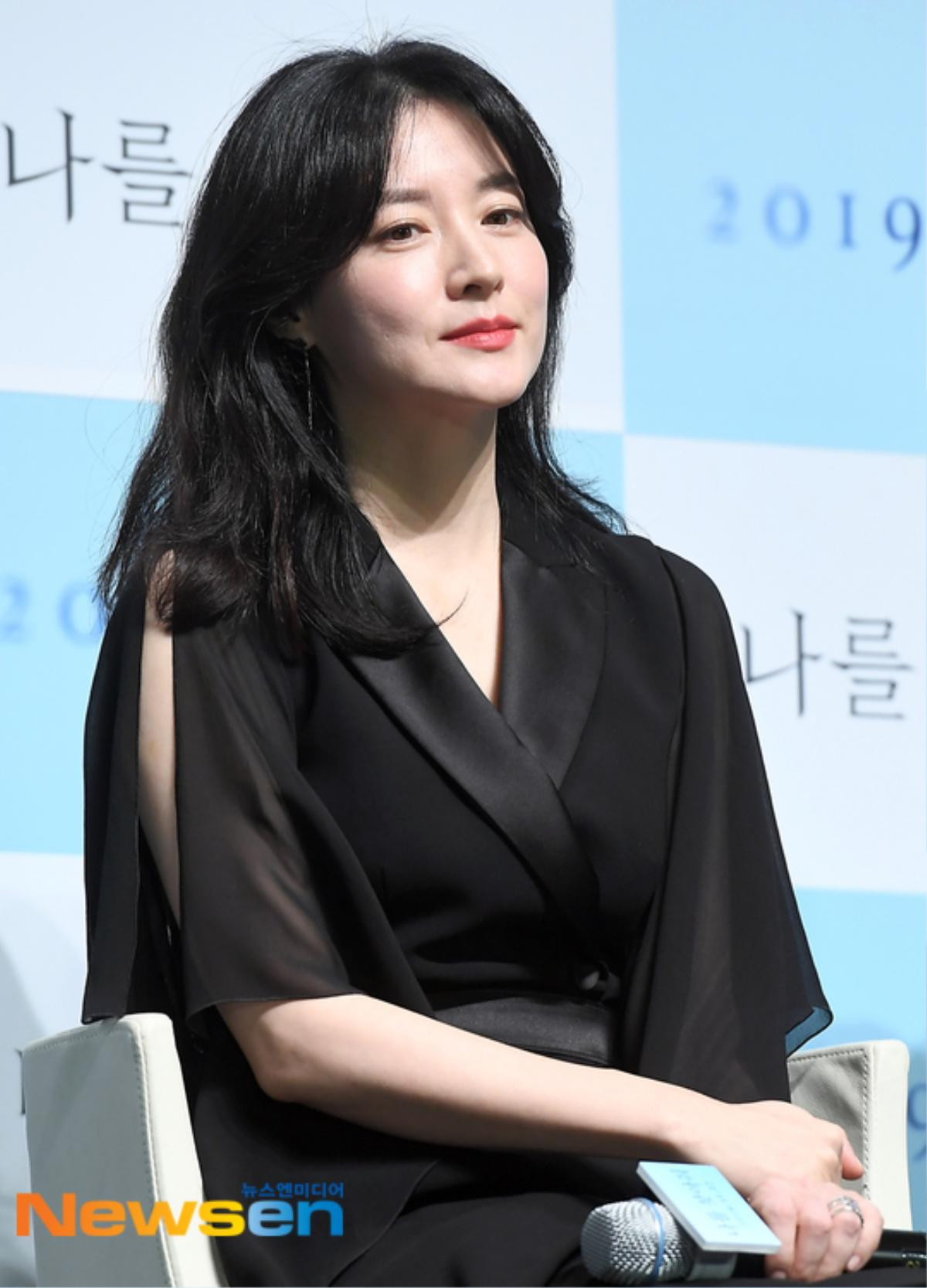 Lee Young Ae trẻ như gái đôi mươi dù sắp bước sang tuổi 50, Knet: 'Đẹp hơn idol 19 - 20 tuổi' Ảnh 13