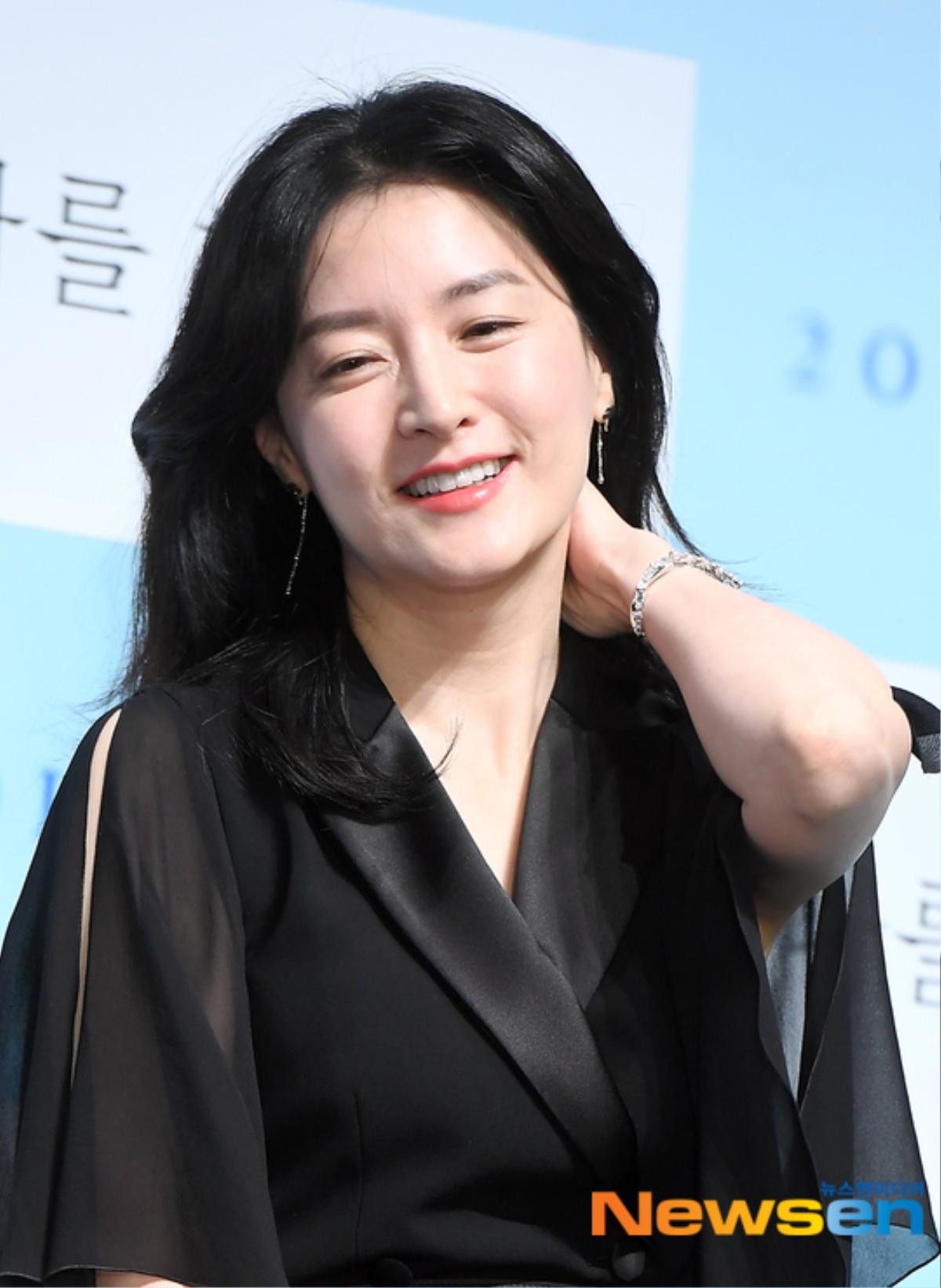 Lee Young Ae trẻ như gái đôi mươi dù sắp bước sang tuổi 50, Knet: 'Đẹp hơn idol 19 - 20 tuổi' Ảnh 14