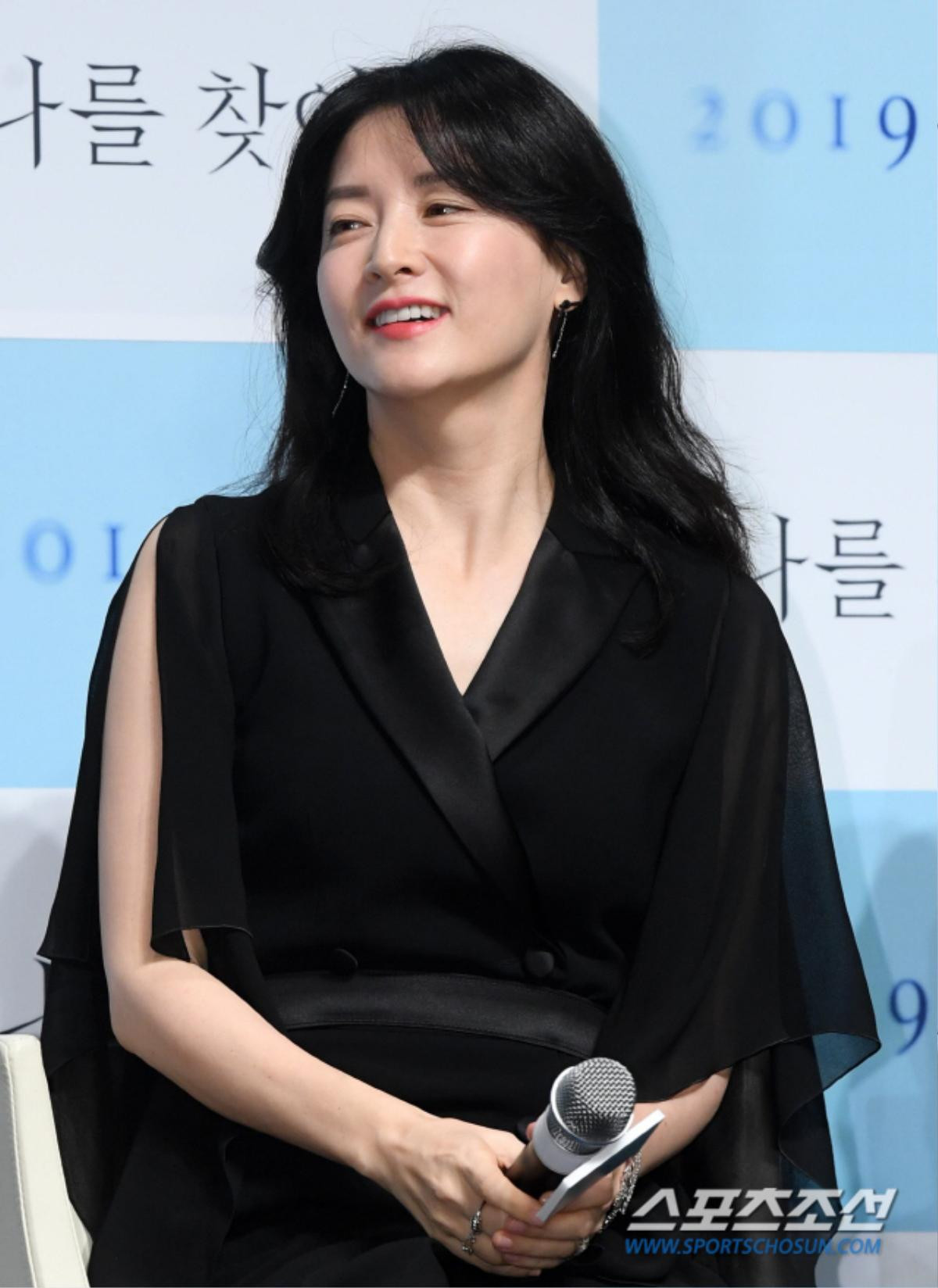 Lee Young Ae trẻ như gái đôi mươi dù sắp bước sang tuổi 50, Knet: 'Đẹp hơn idol 19 - 20 tuổi' Ảnh 6