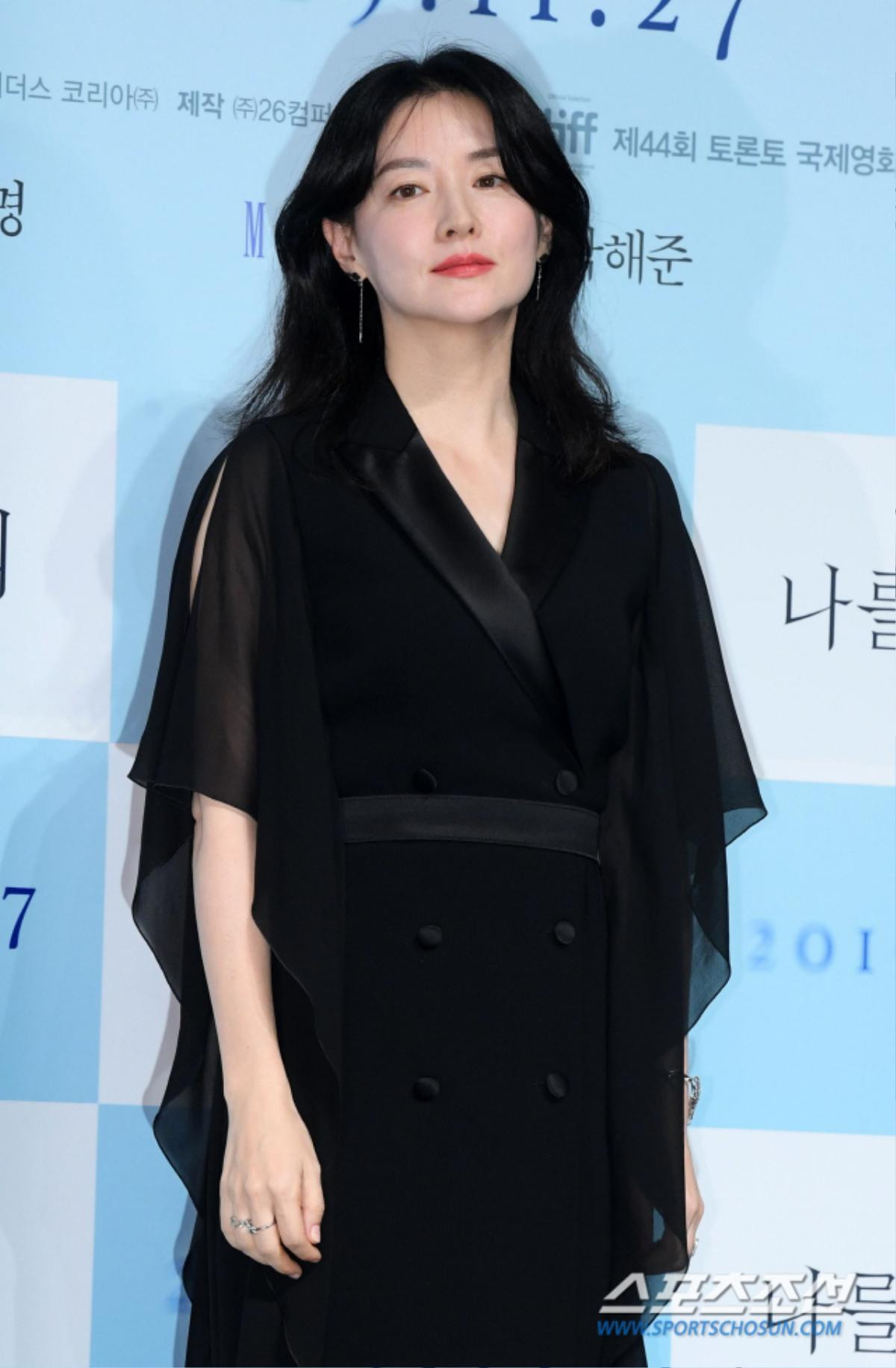 Lee Young Ae trẻ như gái đôi mươi dù sắp bước sang tuổi 50, Knet: 'Đẹp hơn idol 19 - 20 tuổi' Ảnh 15