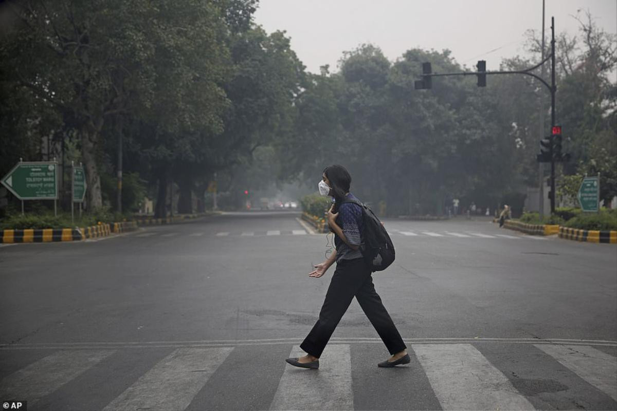 Cuộc sống đảo lộn giữa ô nhiễm không khí cực kỳ nghiêm trọng ở thủ đô New Delhi của Ấn Độ Ảnh 5