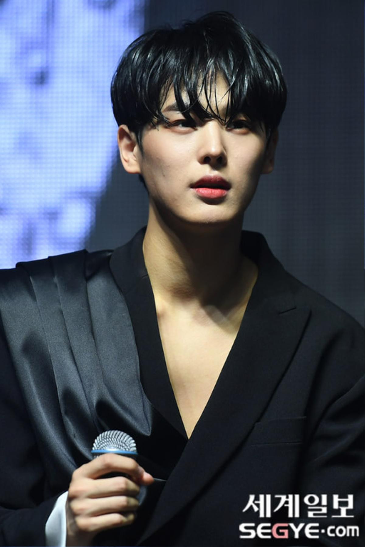 Bấn loạn trước visual của Lee Jin Hyuk - Choi Byung Chan (Produce X 101) và VICTON trong ngày comeback Ảnh 7