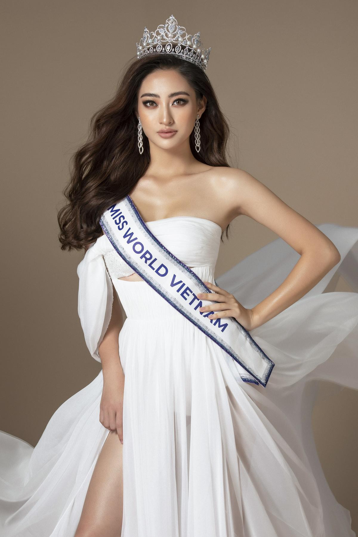 Xuất hiện trên trang chủ Miss World, Lương Thùy Linh 'hớp hồn' fan với vẻ đẹp quyến rũ đầy cuốn hút Ảnh 7