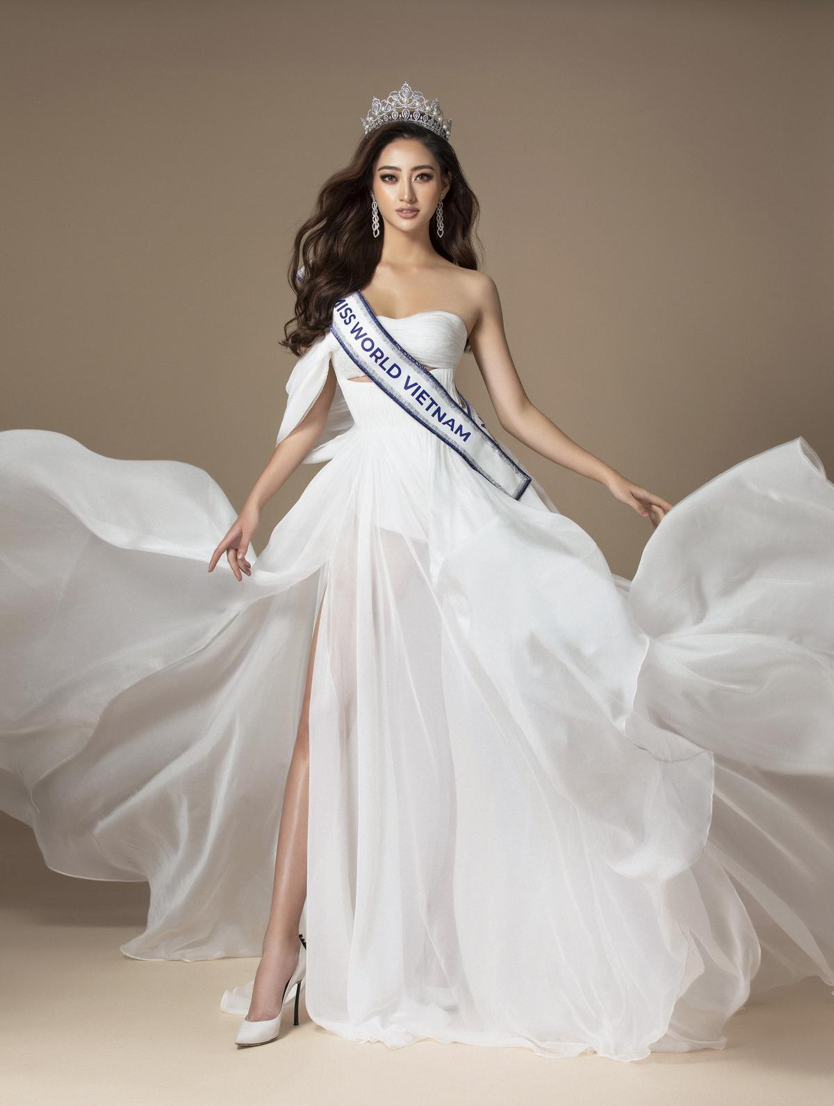 Xuất hiện trên trang chủ Miss World, Lương Thùy Linh 'hớp hồn' fan với vẻ đẹp quyến rũ đầy cuốn hút Ảnh 8